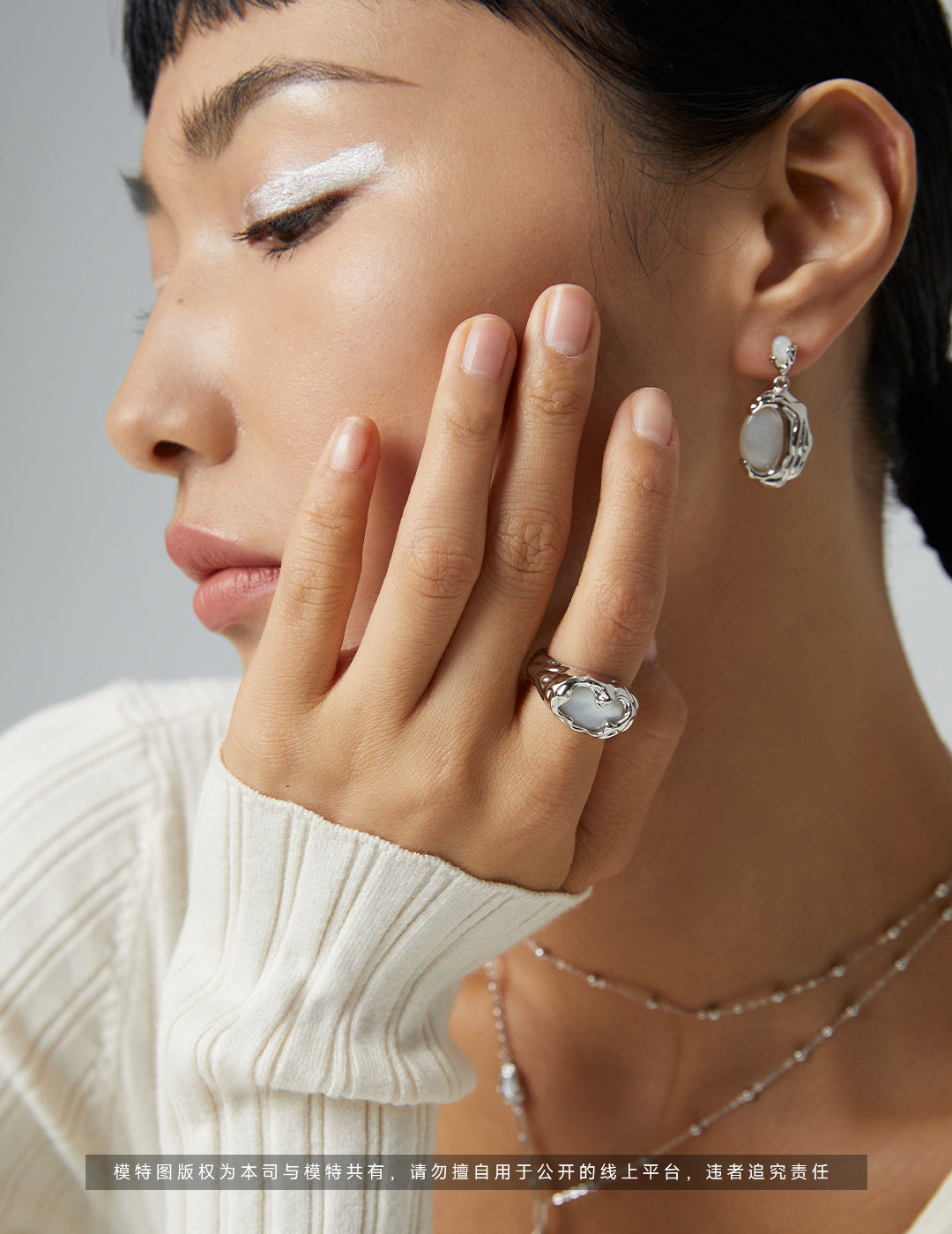 Mother-of-Pearl Earrings|Lava Series in Retro Gold & White Gold