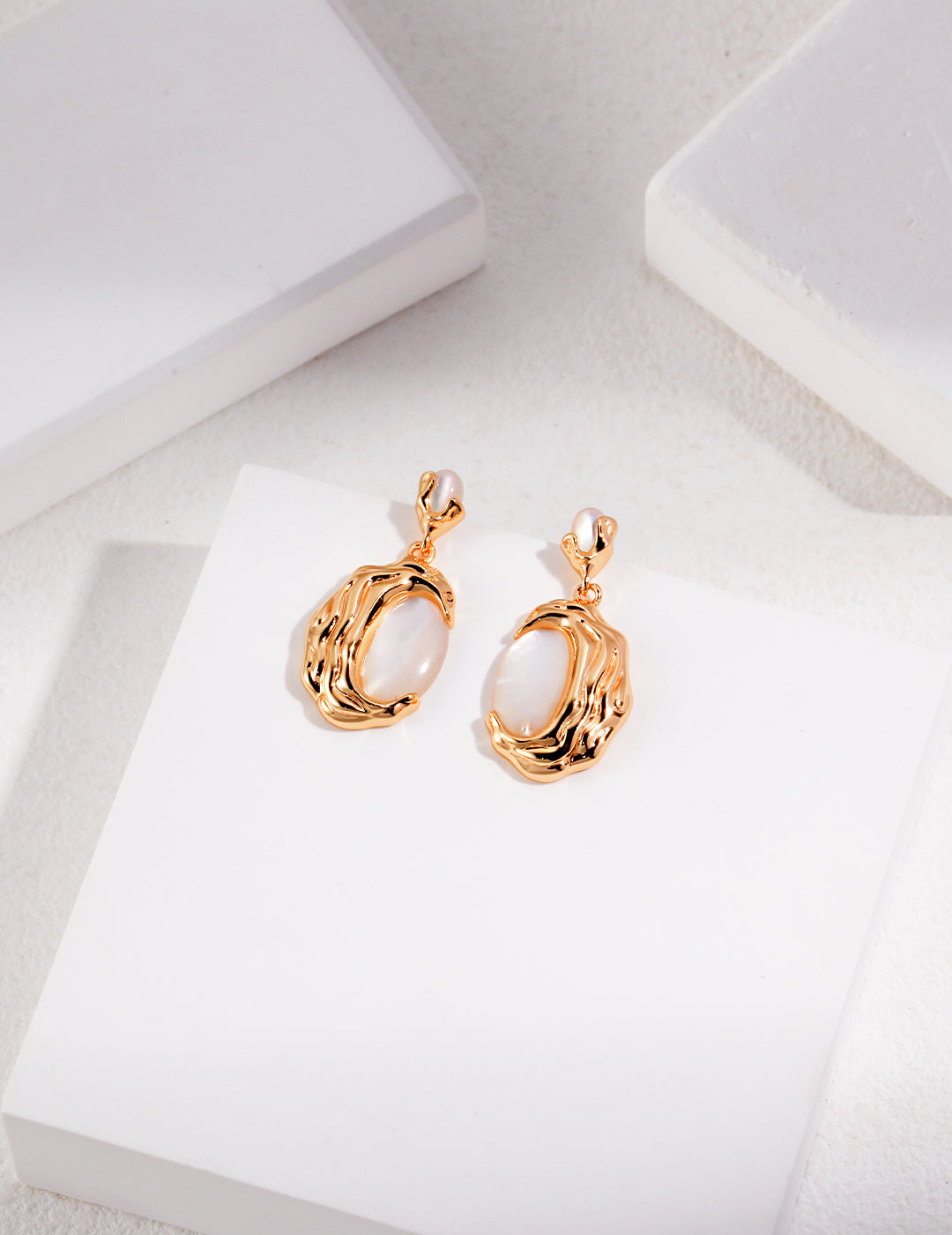 Mother-of-Pearl Earrings|Lava Series in Retro Gold & White Gold