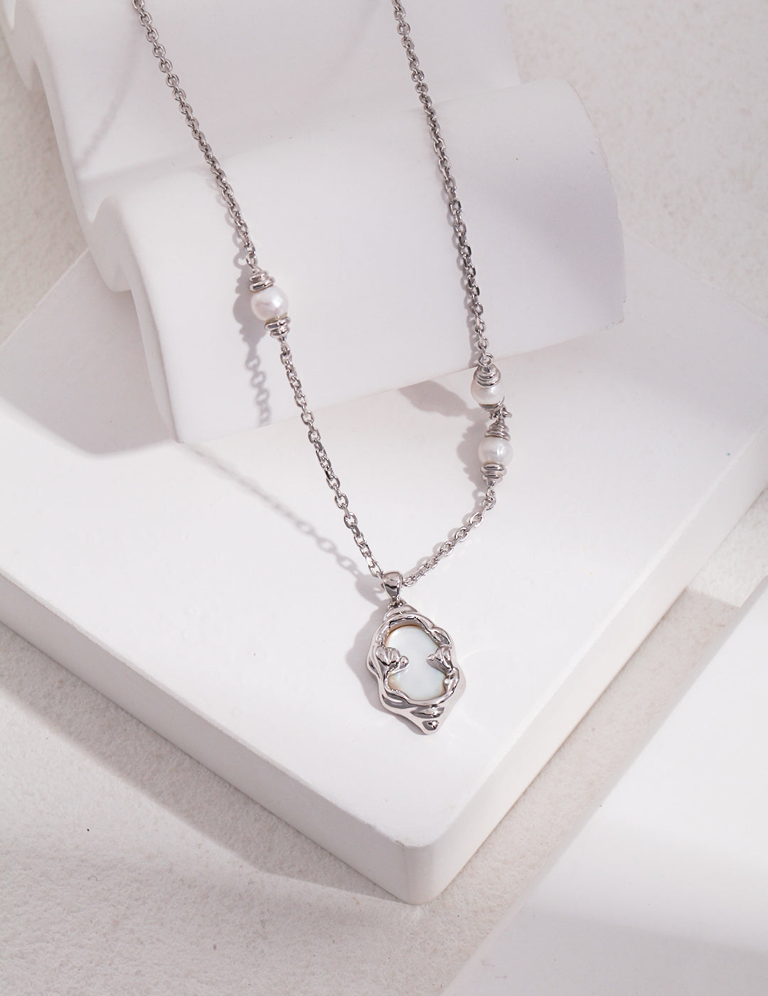 Lava Series Natural Mother-of-Pearl Fluid Pure Silver Pearl Necklace|Molten Elegance in Retro Gold & White Gold
