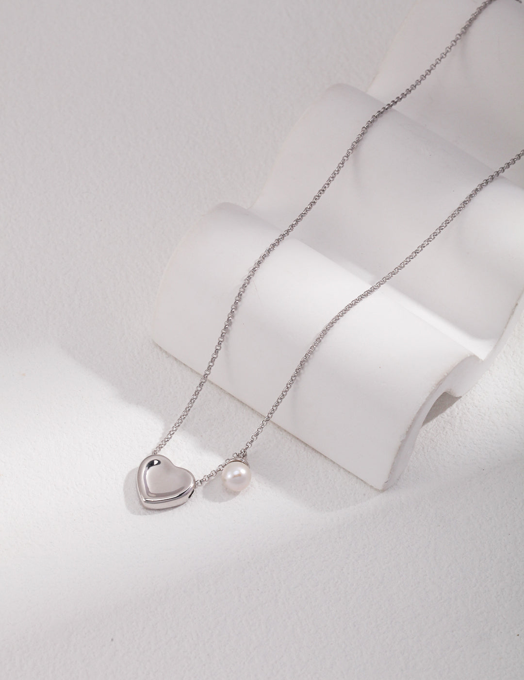 Pearl Heart Necklace|Romantic Elegance in Retro Gold & White Gold