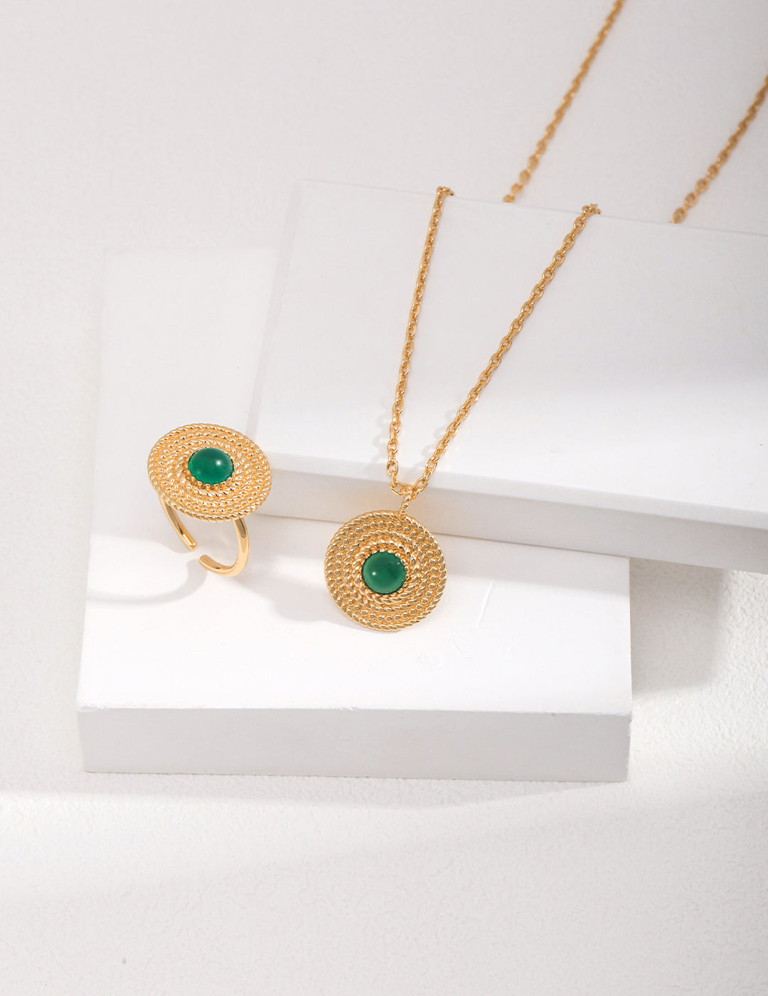 Green Chalcedony Necklace|Retro Gold Vintage Elegance