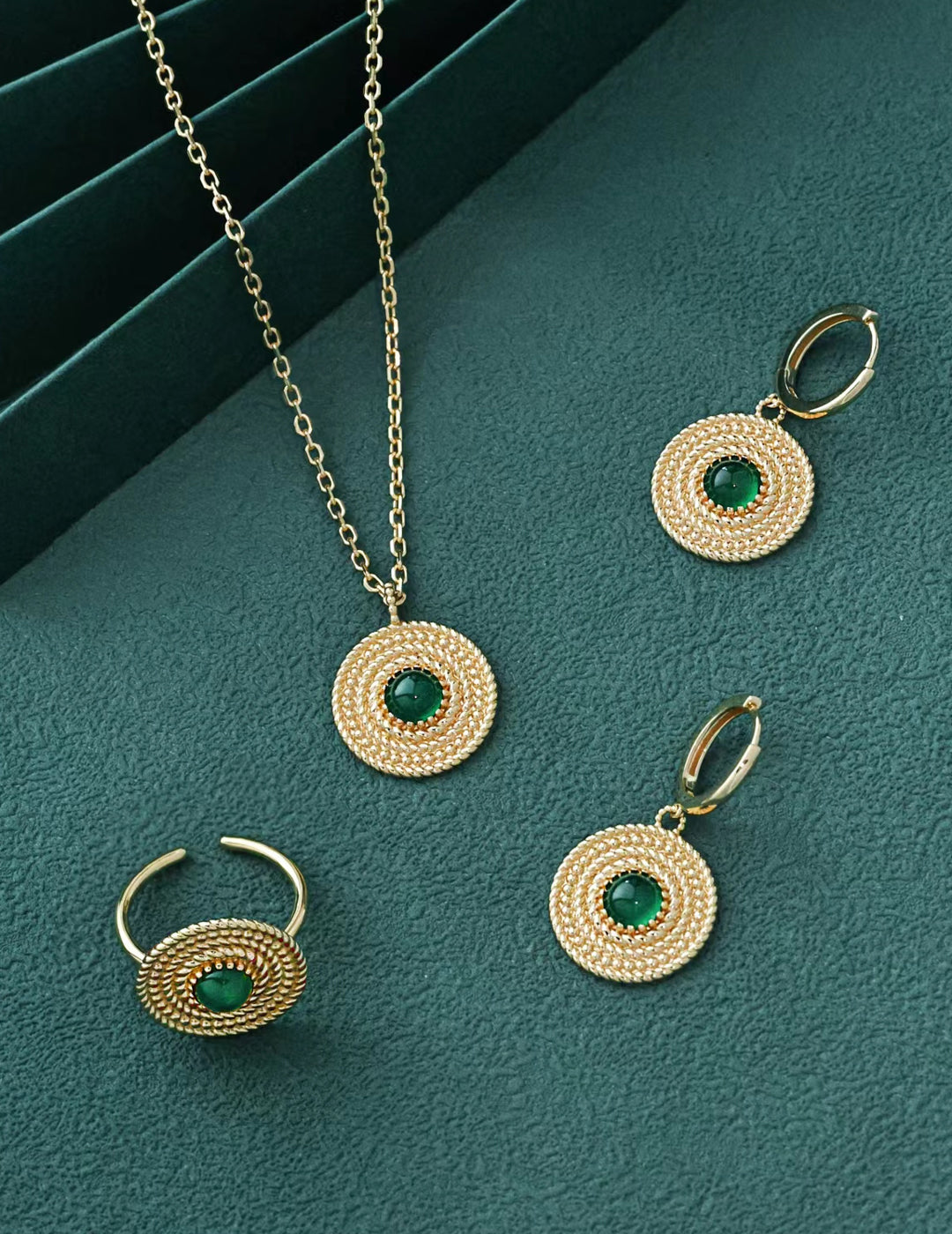 Green Chalcedony Necklace|Retro Gold Vintage Elegance