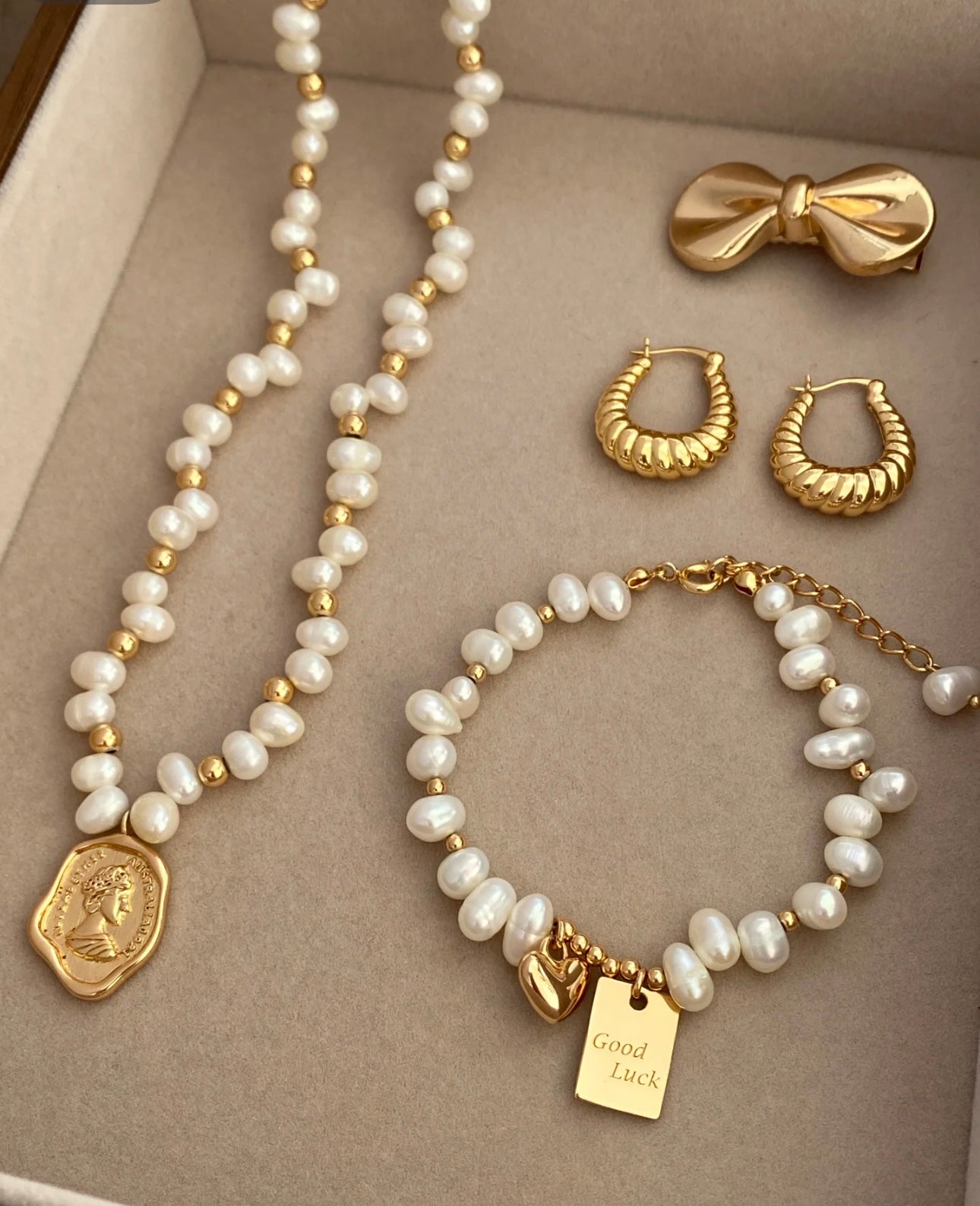 Natural Pearl Seal Pendant Necklace|Retro Gold Vintage Symbolism