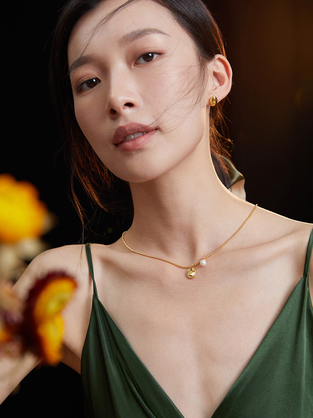 Minimalist Pearl Necklace|Versatile Elegance in Retro Gold