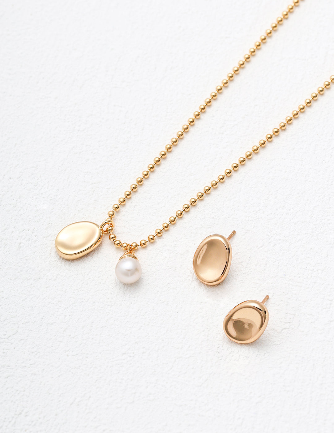 Minimalist Pearl Necklace|Versatile Elegance in Retro Gold