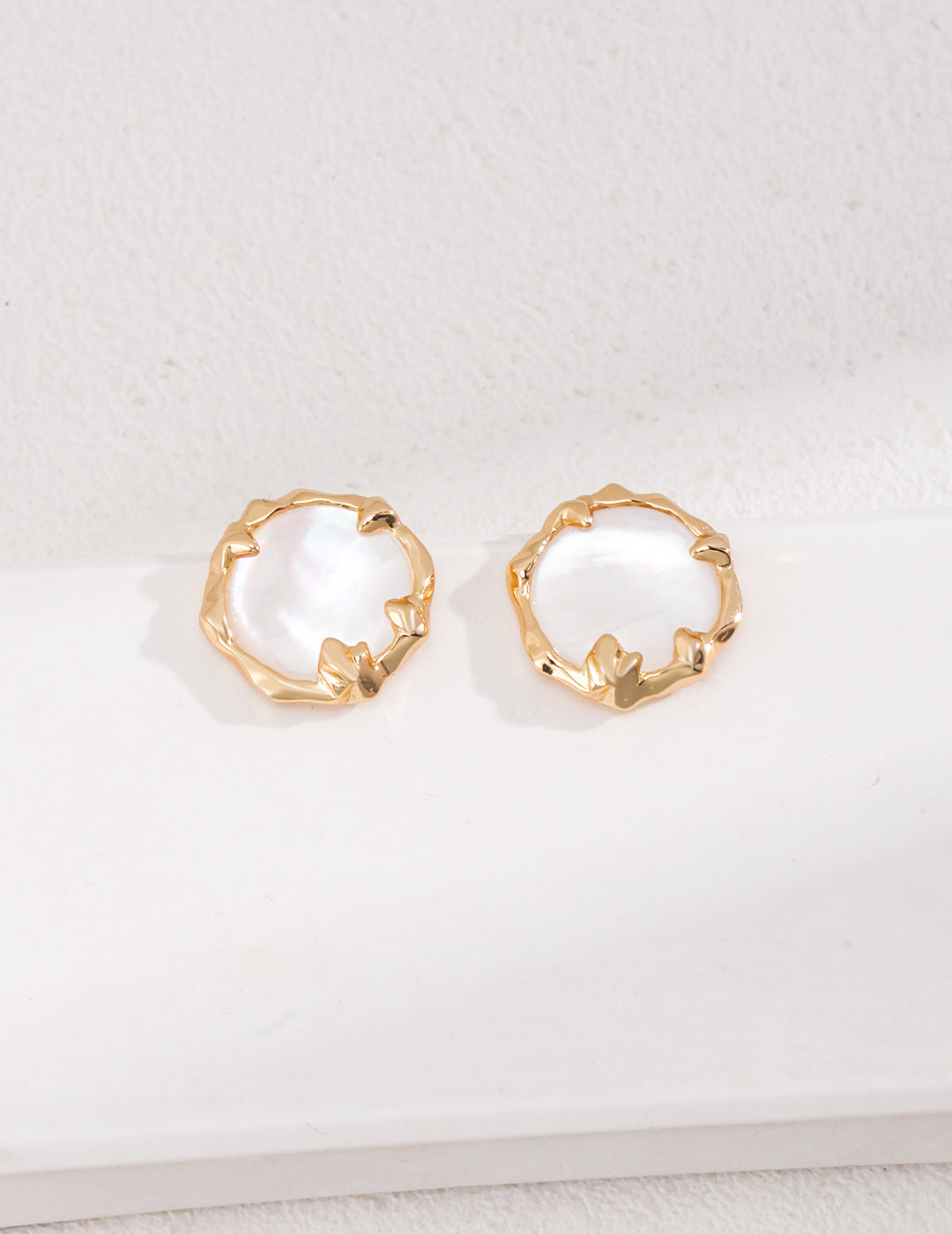 Carved Mother of Pearl Stud Earrings|Retro Gold Floral Elegance