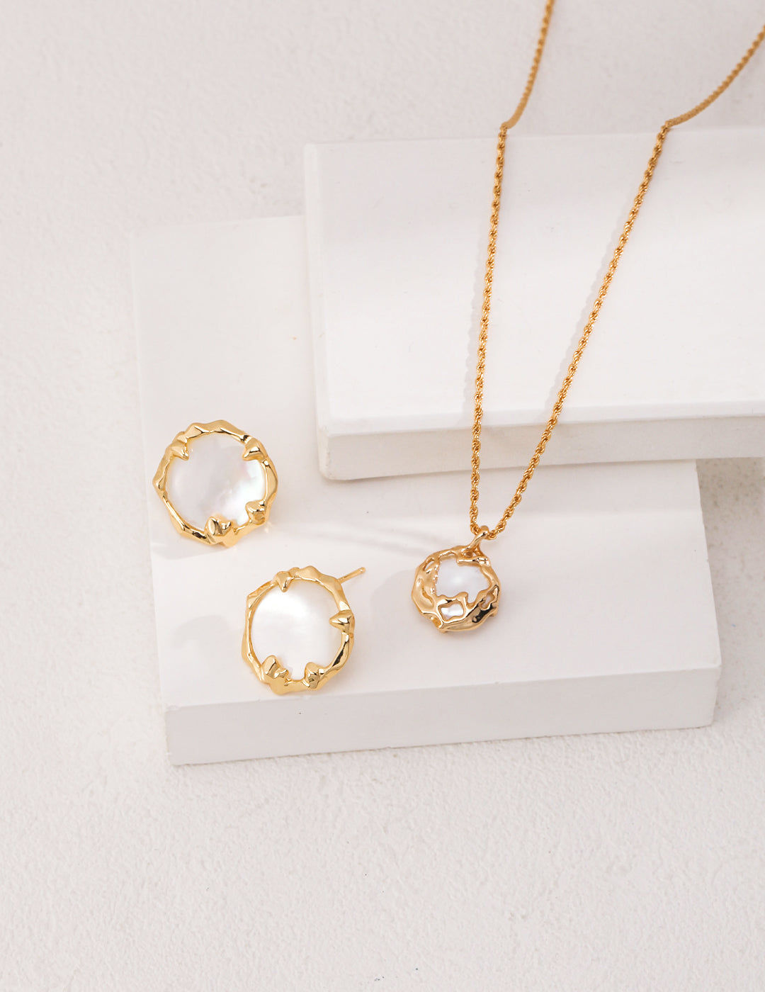 Carved Mother of Pearl Stud Earrings|Retro Gold Floral Elegance
