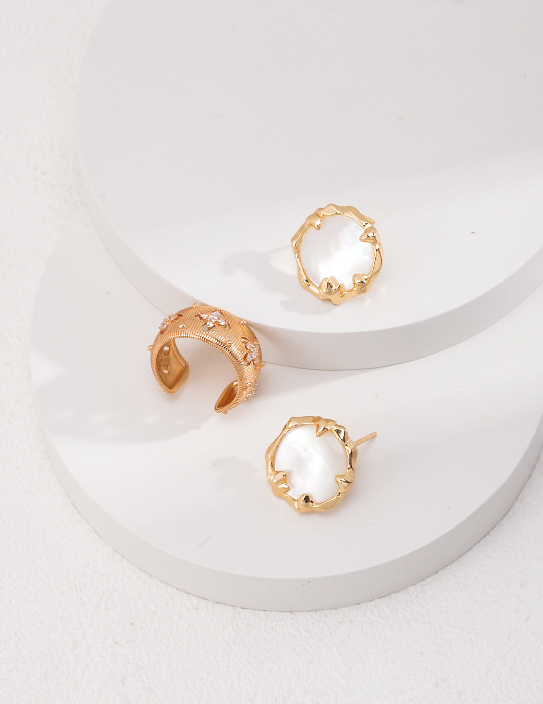 Carved Mother of Pearl Stud Earrings|Retro Gold Floral Elegance