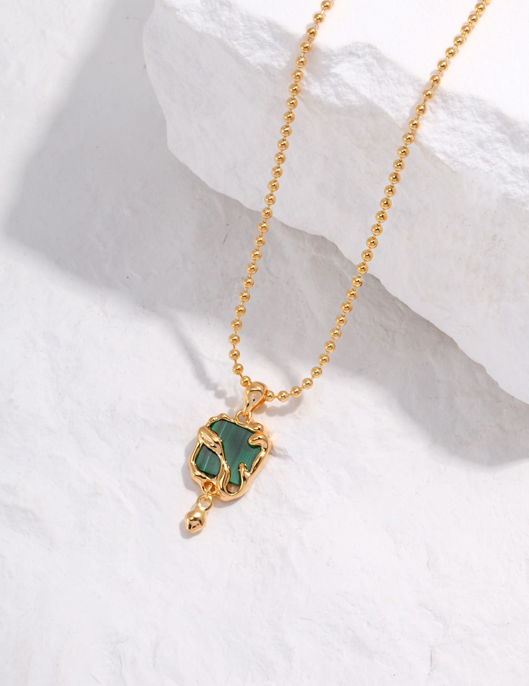 Malachite Necklace|Vintage Green Elegance in Retro Gold