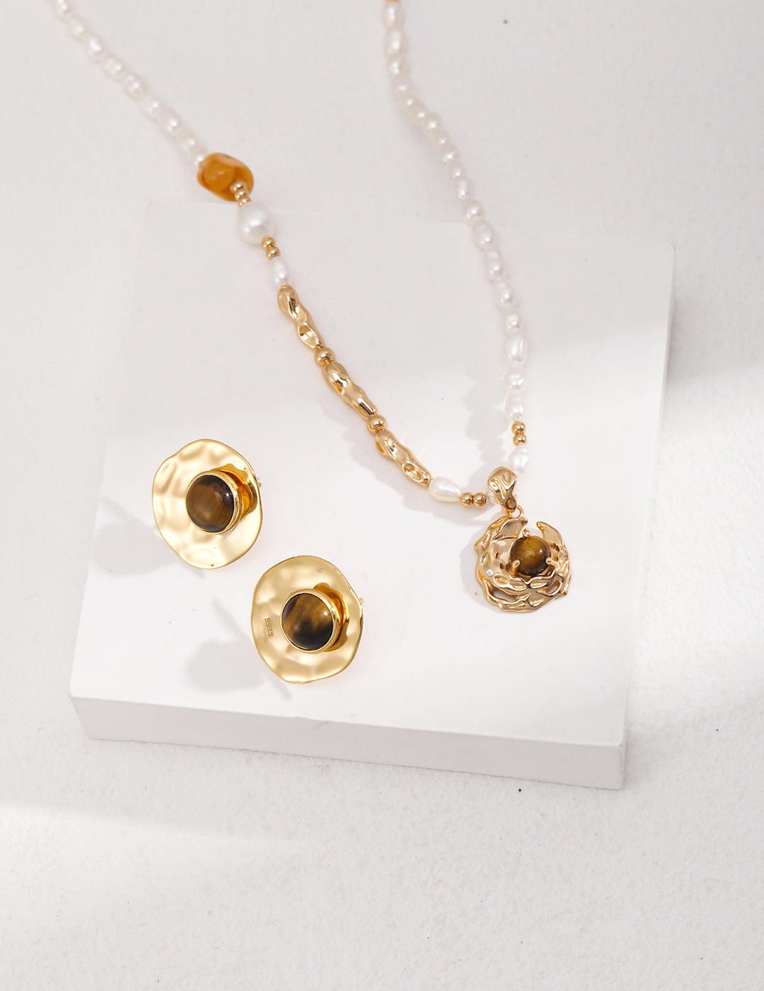 Natural Pearl, Tiger Eye & Agate Necklace|Artistic Expression in Retro Gold
