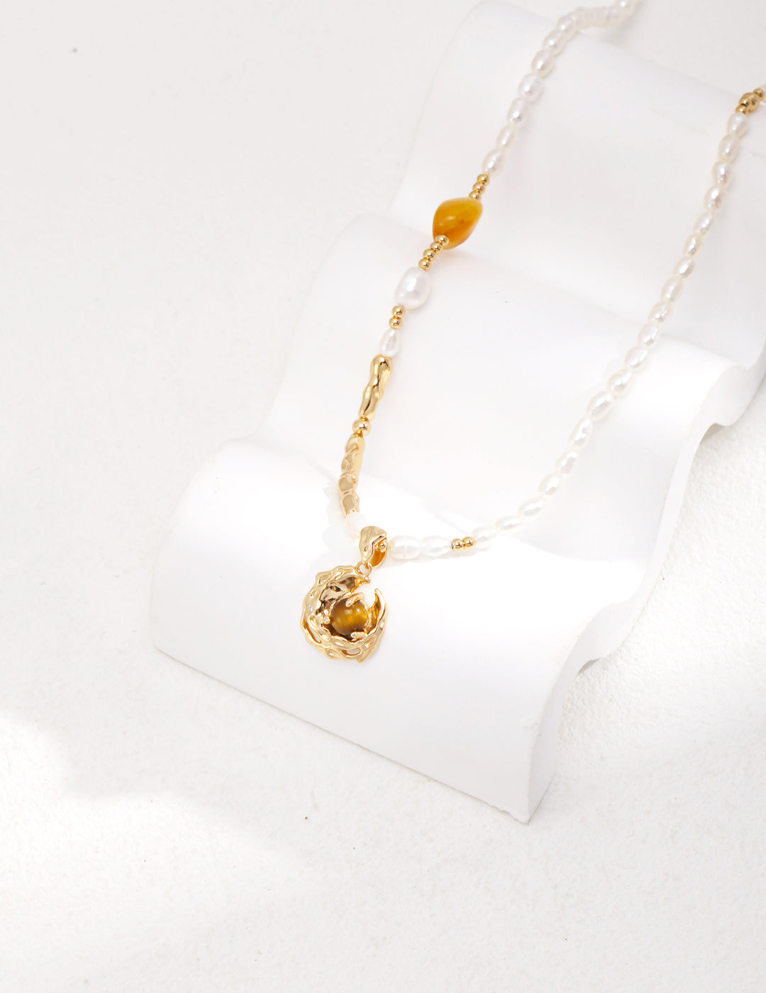 Natural Pearl, Tiger Eye & Agate Necklace|Artistic Expression in Retro Gold