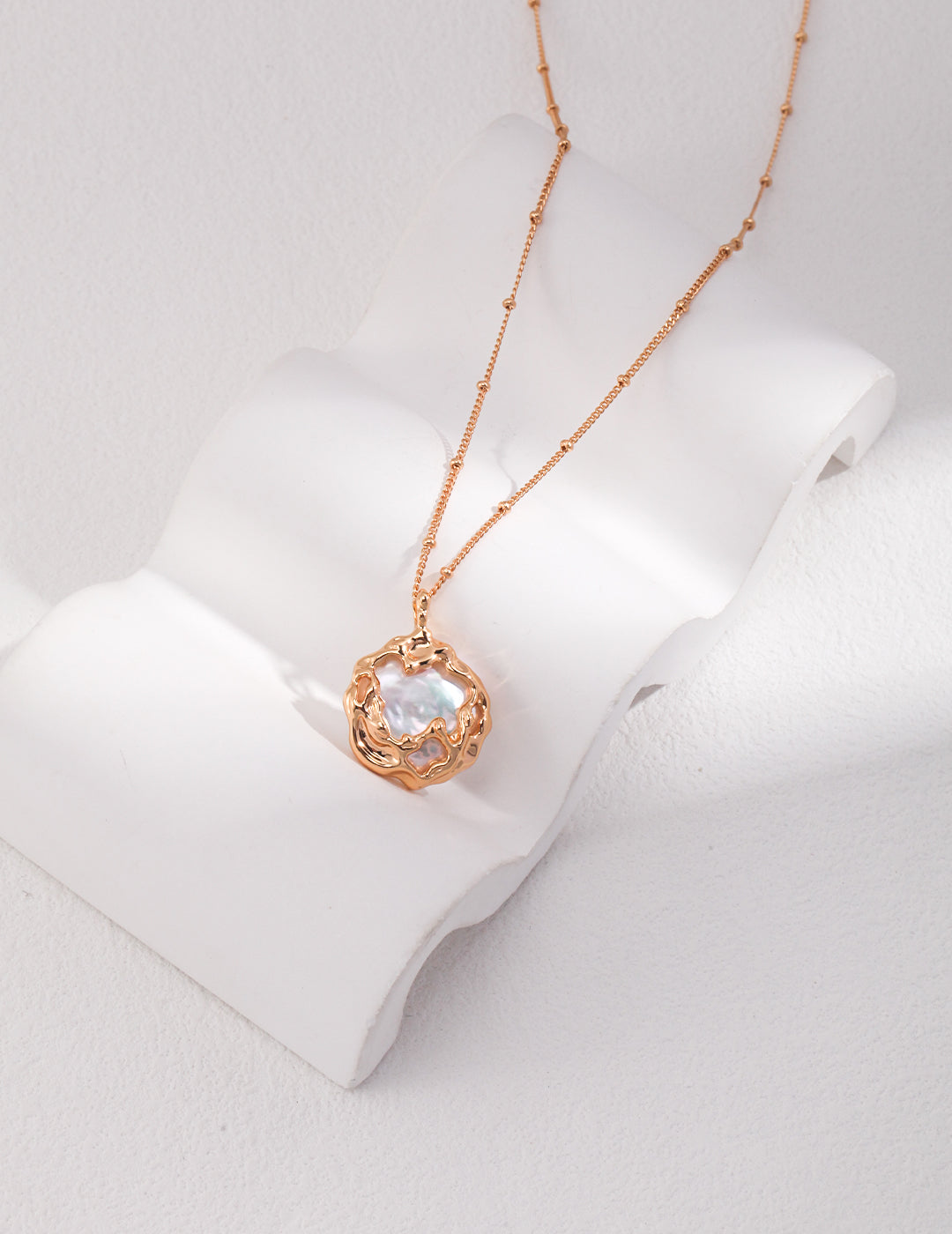 Natural Pearl Necklace|Timeless Elegance in Retro Gold