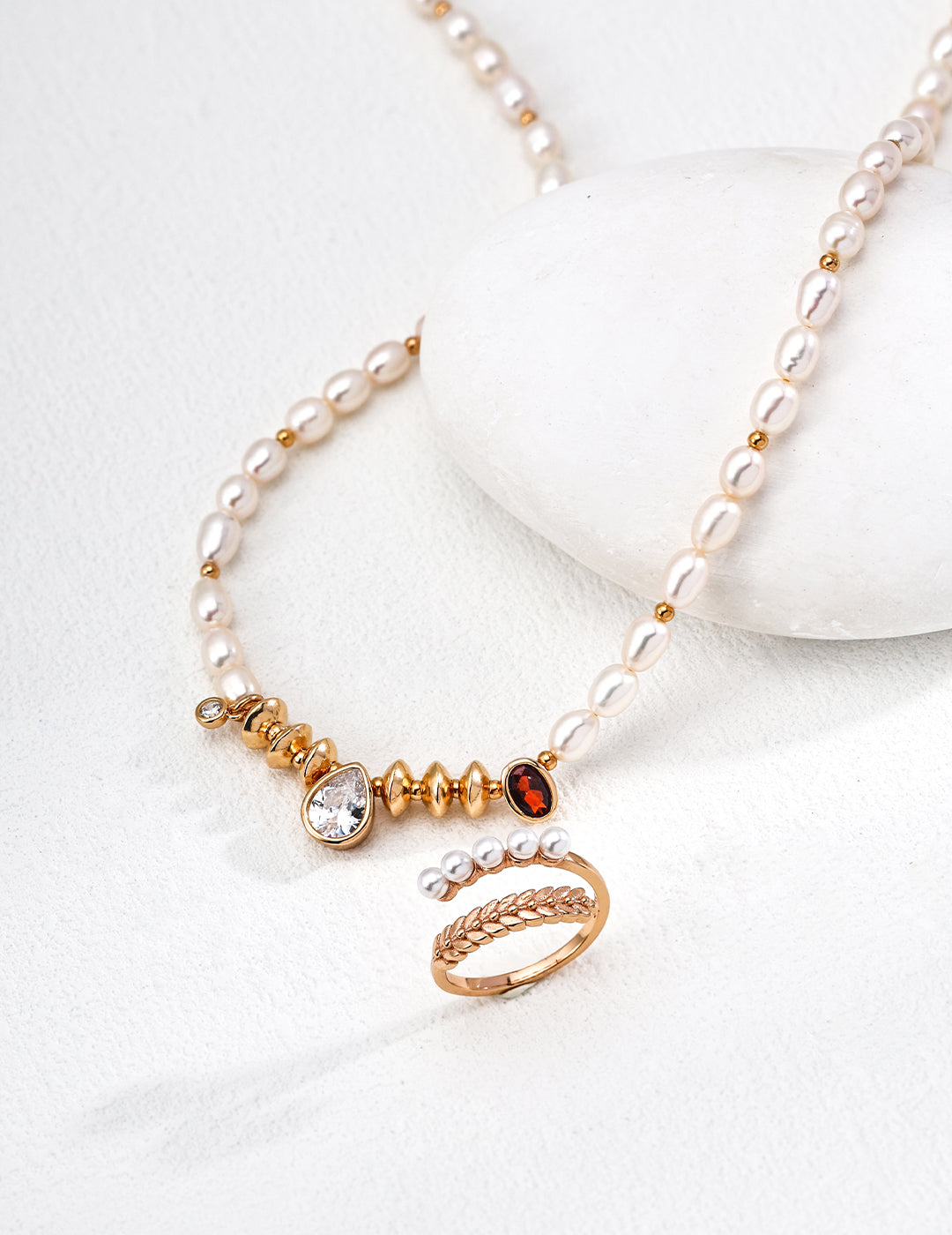 Vintage Pearl & Zirconia Necklace|Timeless Shine in Retro Gold
