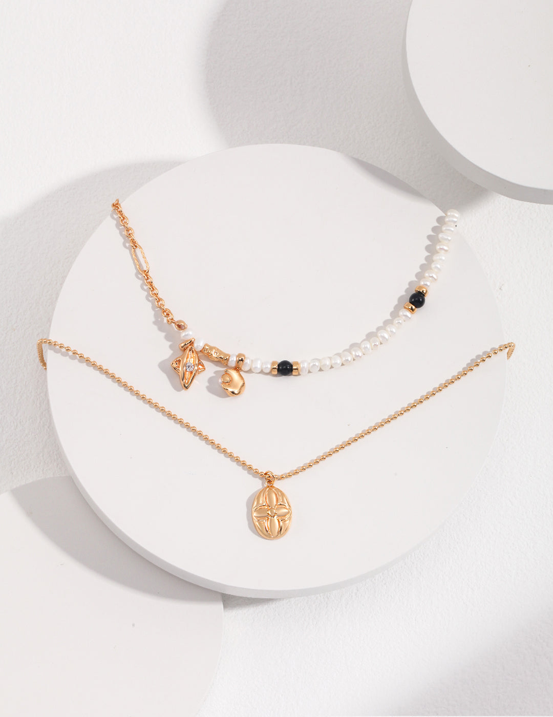 Engraved Floral Pendant Necklace|Retro & White Gold Vintage Charm
