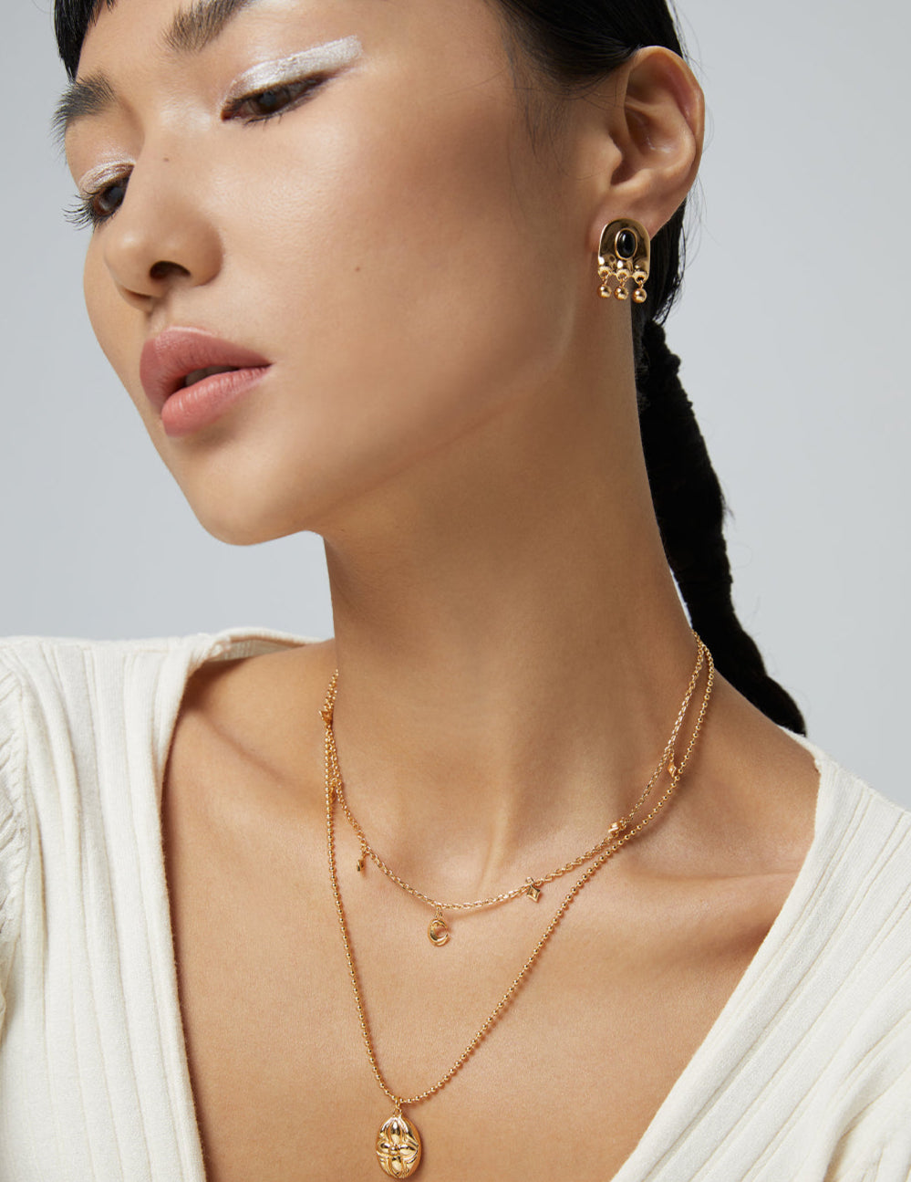 Engraved Floral Pendant Necklace|Retro & White Gold Vintage Charm