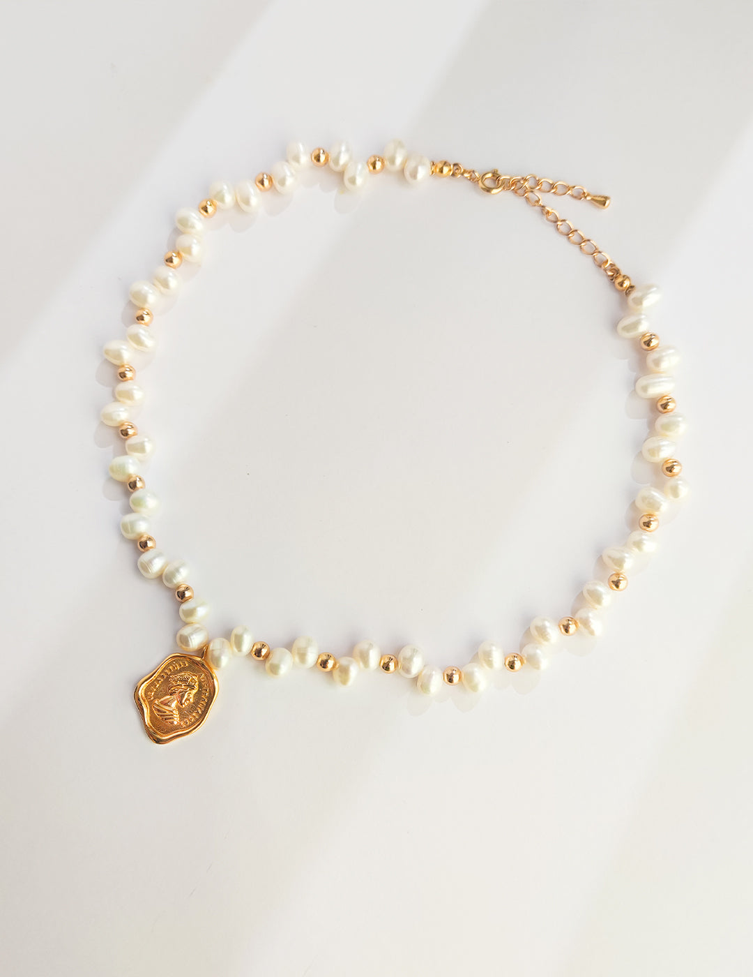 Natural Pearl Seal Pendant Necklace|Retro Gold Vintage Symbolism