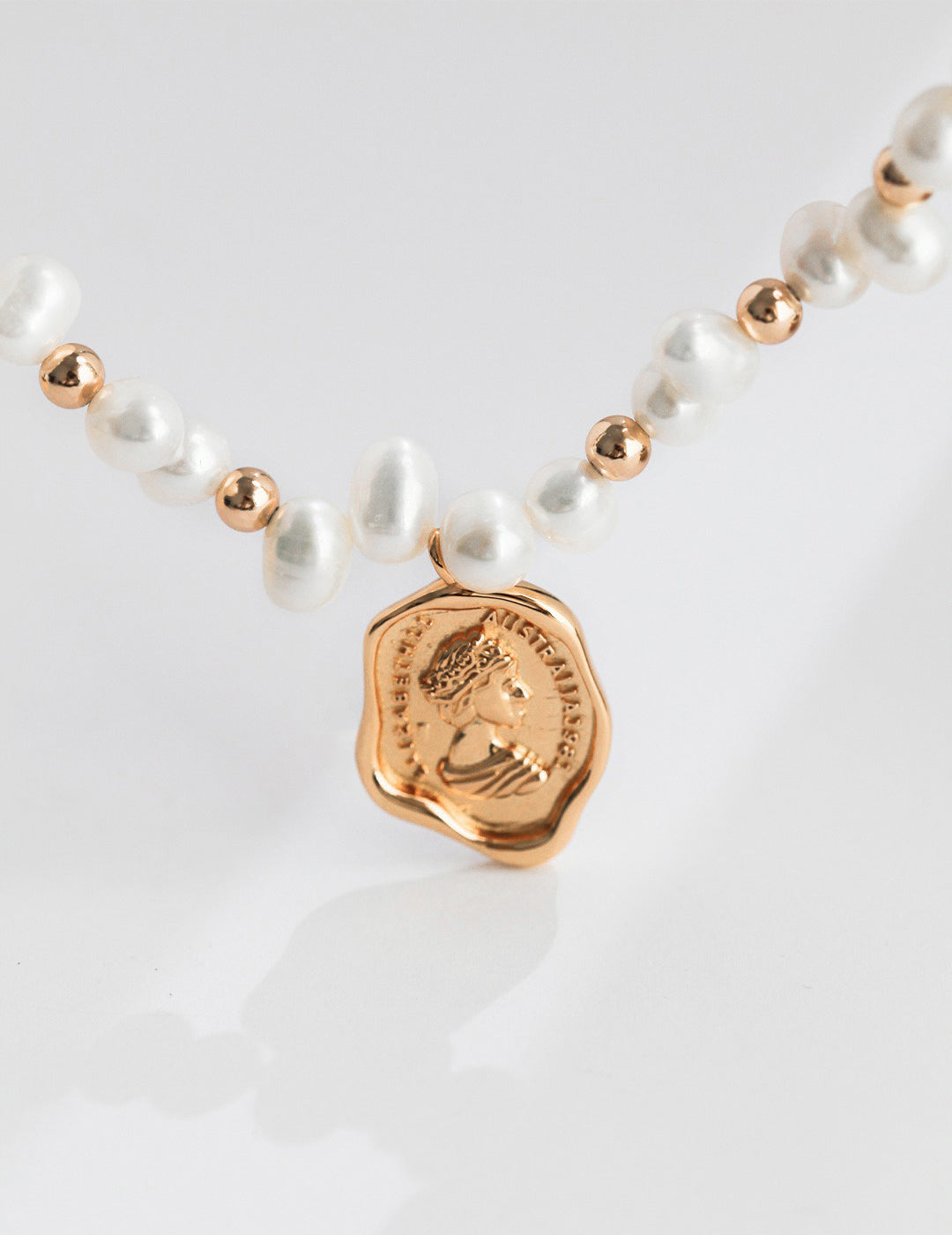 Natural Pearl Seal Pendant Necklace|Retro Gold Vintage Symbolism