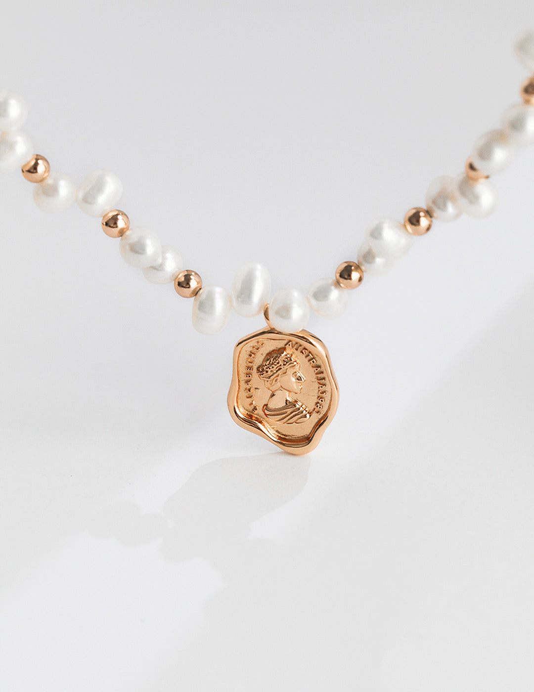 Natural Pearl Seal Pendant Necklace|Retro Gold Vintage Symbolism