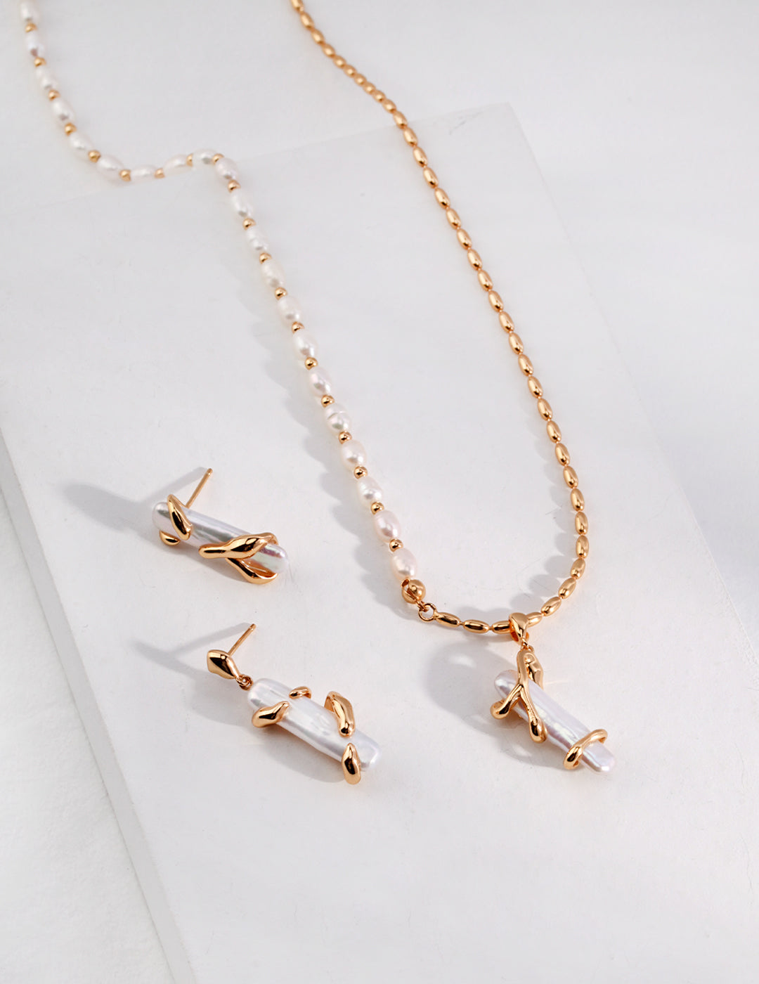 Baroque Pearl Fluid Necklace|Natural Flow in Retro Gold & White Gold