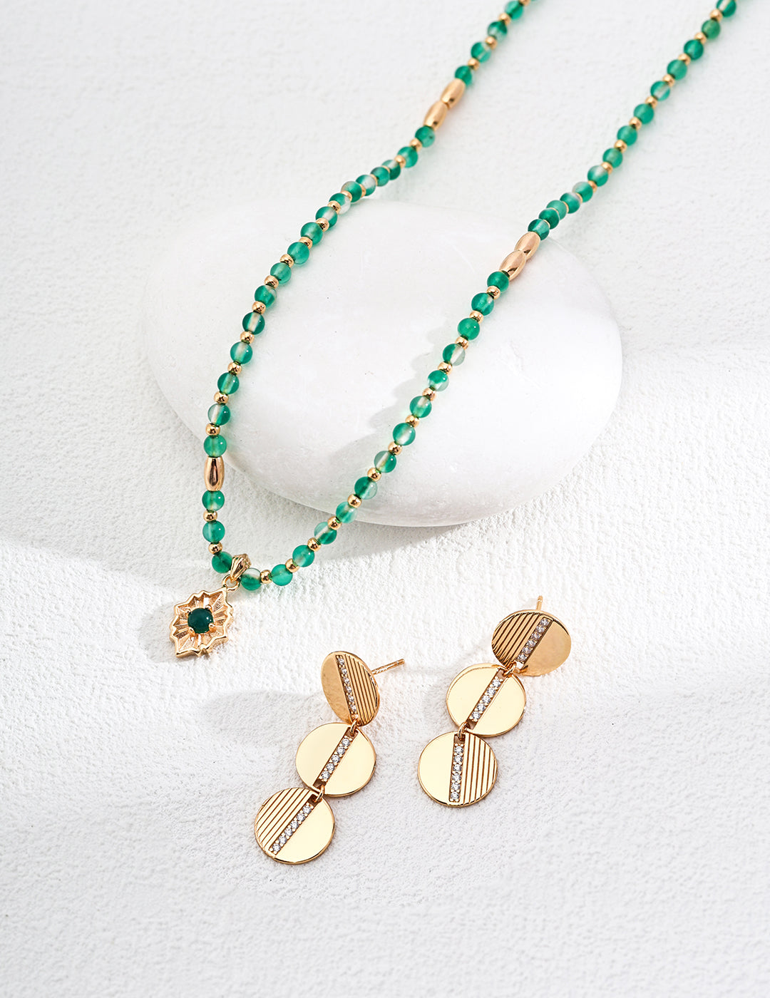 Green Agate & Chalcedony Necklace|Vintage Gold Natural Harmony