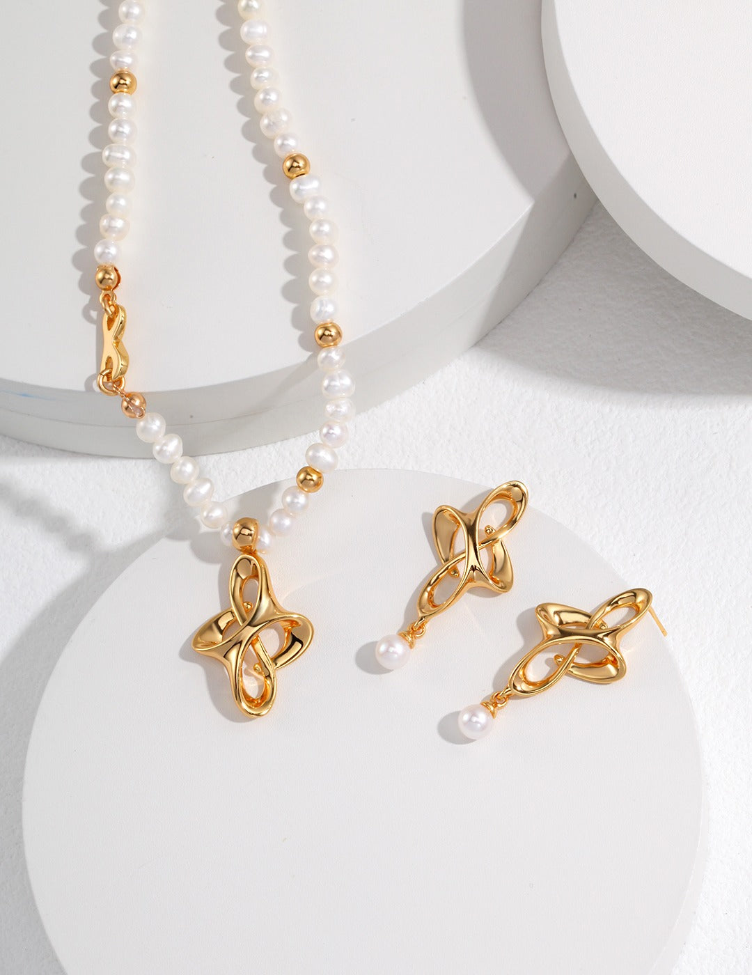 Knot-Inspired Pearl Necklace|Modern Oriental Elegance in Retro Gold & White Gold