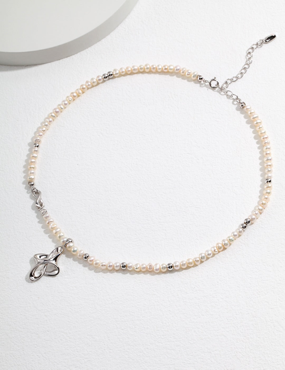 Knot-Inspired Pearl Necklace|Modern Oriental Elegance in Retro Gold & White Gold