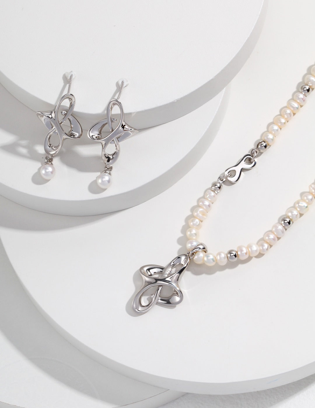 Knot-Inspired Pearl Necklace|Modern Oriental Elegance in Retro Gold & White Gold