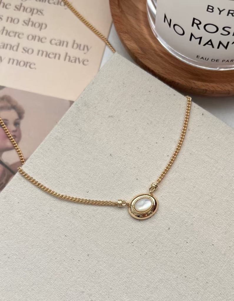 Vintage Mother-of-Pearl Necklace｜Timeless Retro Gold Elegance
