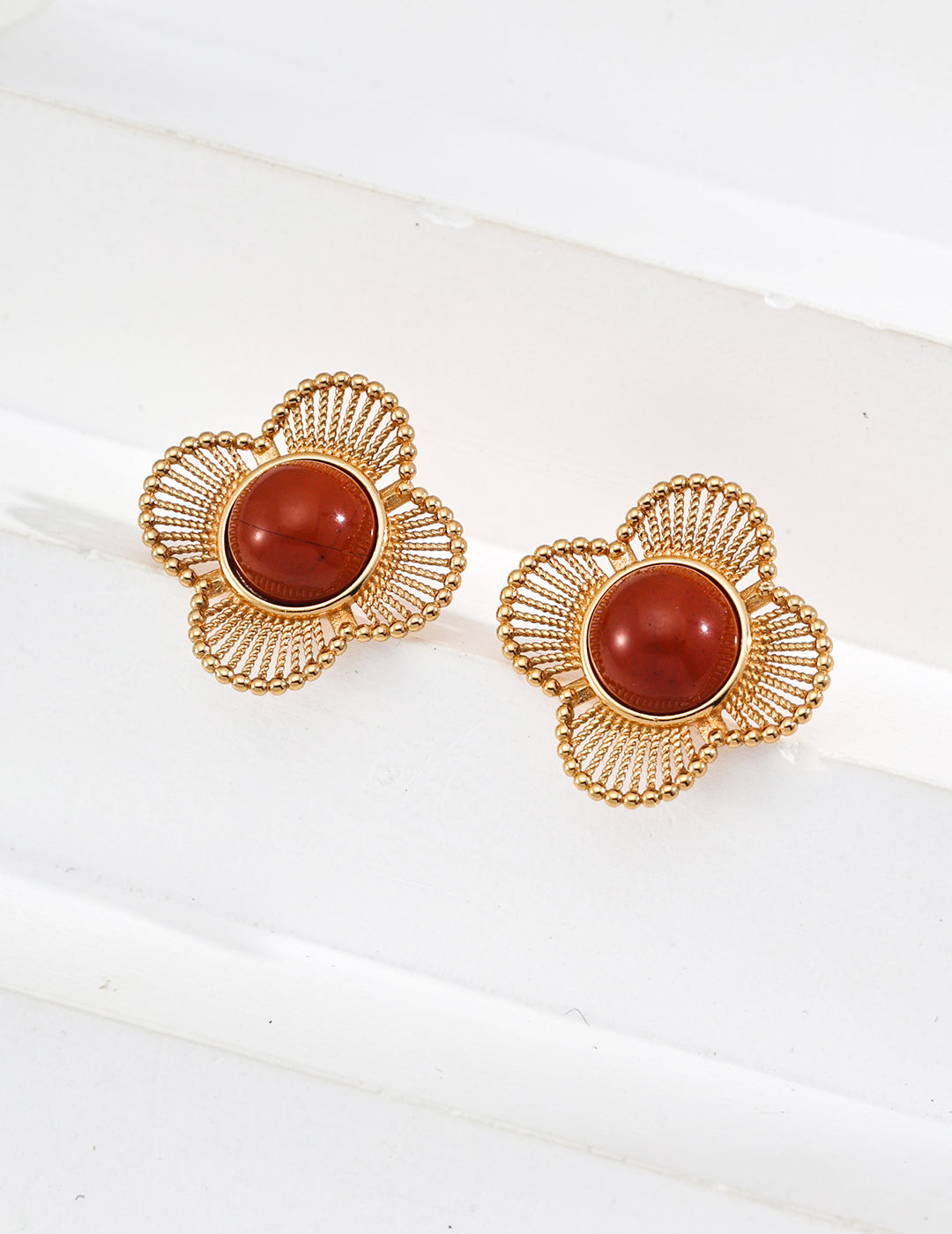 Retro Red Agate Earrings｜Vintage Charm in Retro Gold & White Gold