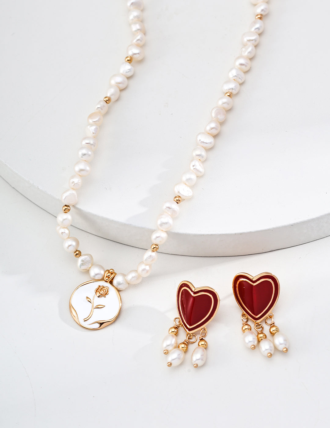 Minimalist Natural Pearl Enamel Rose Pendant Necklace｜Retro Gold Romantic Elegance