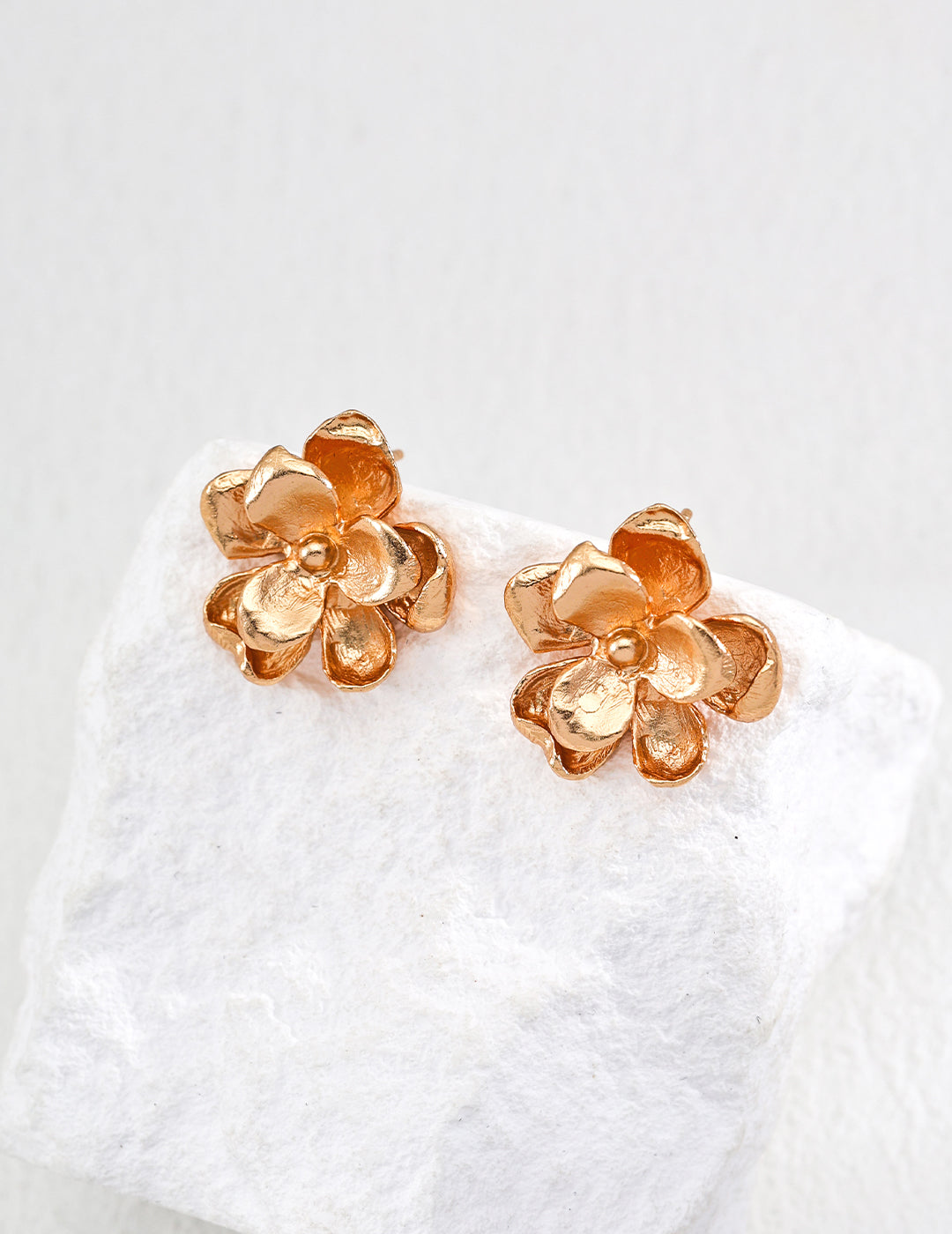 Minimalist Floral Earrings｜Retro Gold Vintage Bloom