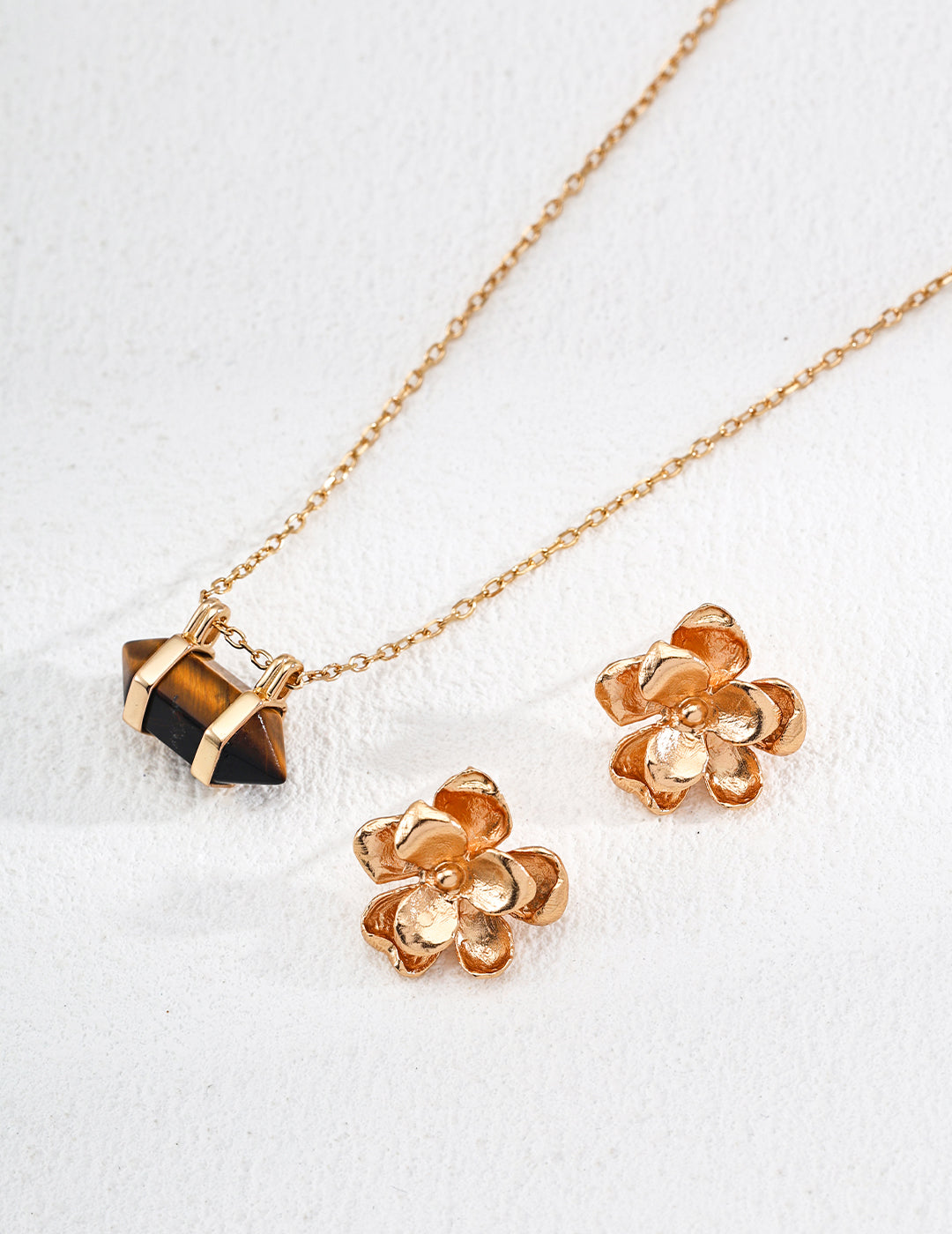 Minimalist Floral Earrings｜Retro Gold Vintage Bloom