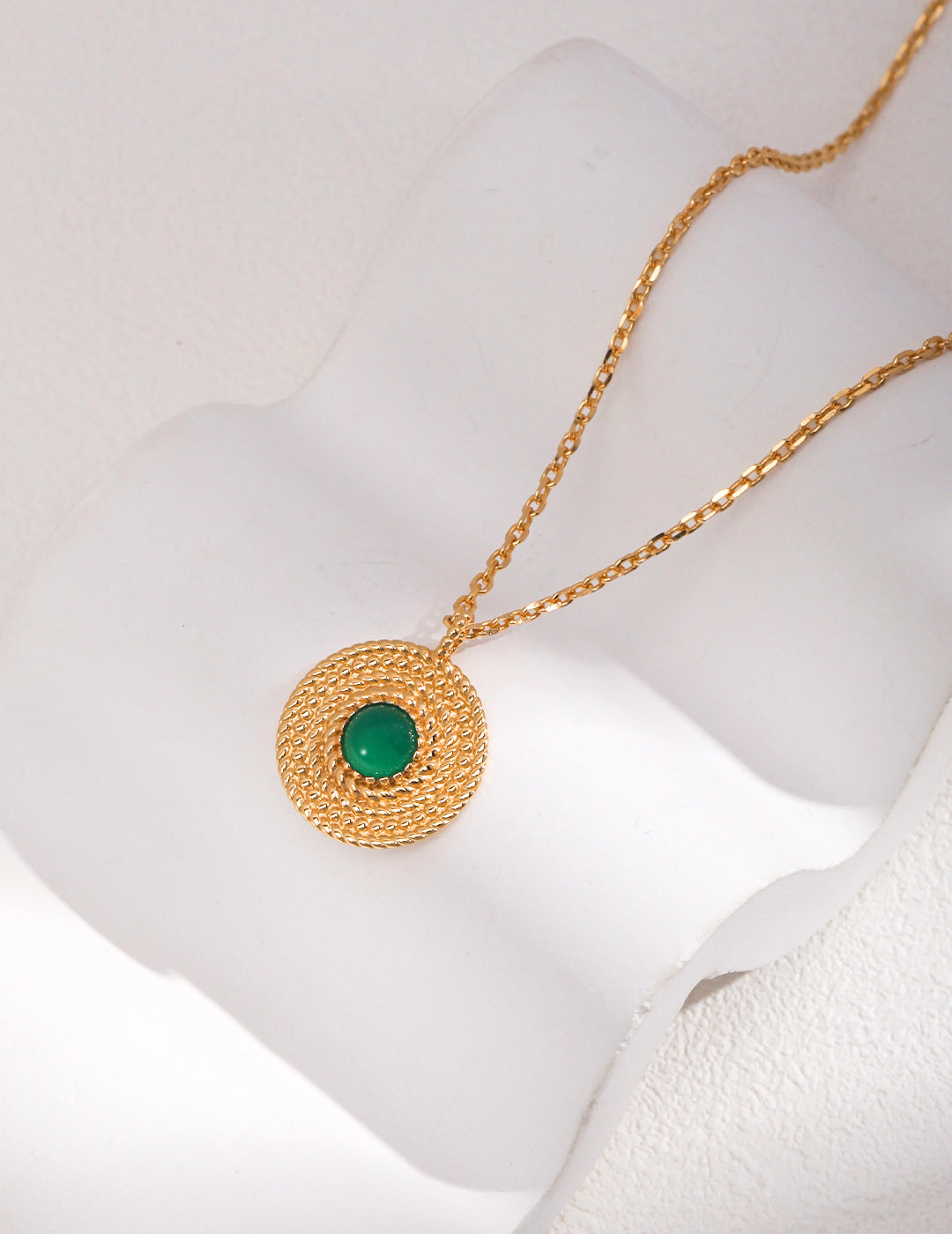 Green Chalcedony Necklace｜Retro Gold Vintage Elegance