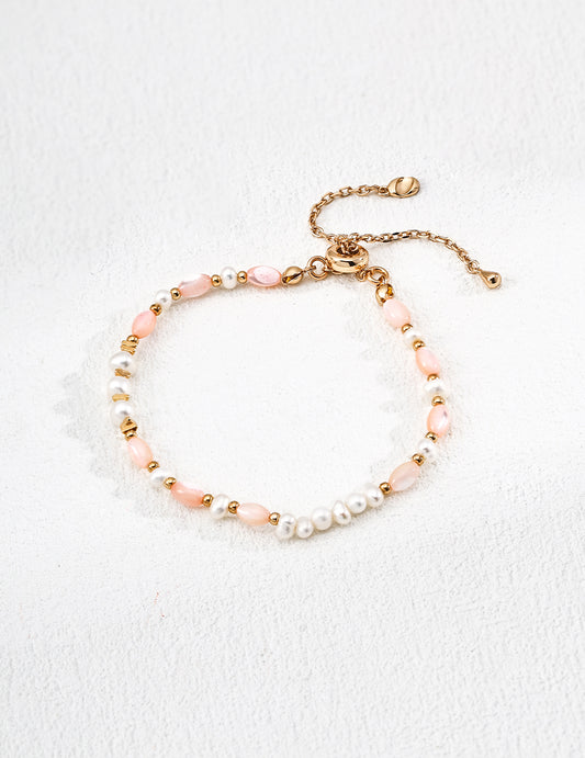 Blush Shell & Pearl Bracelet｜Soft Elegance in Retro Gold