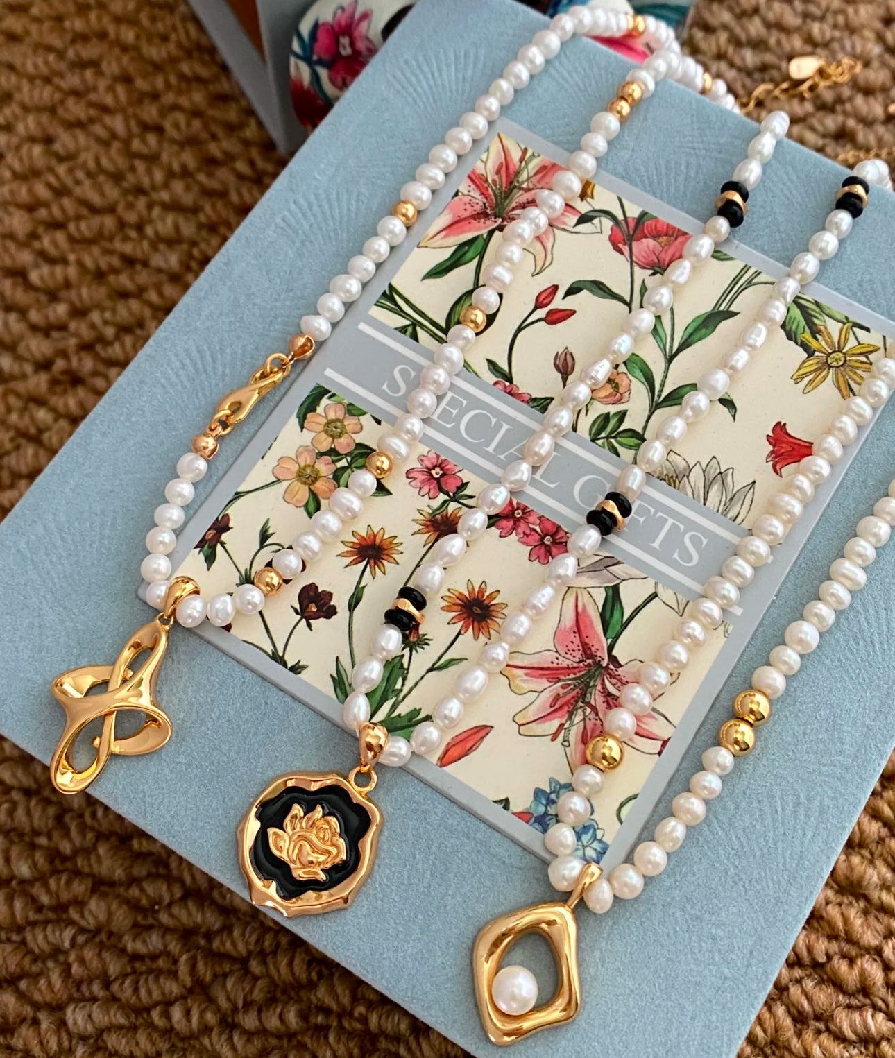 Rose & Pearl Thorn Necklace｜Chic Baroque in Vintage Gold