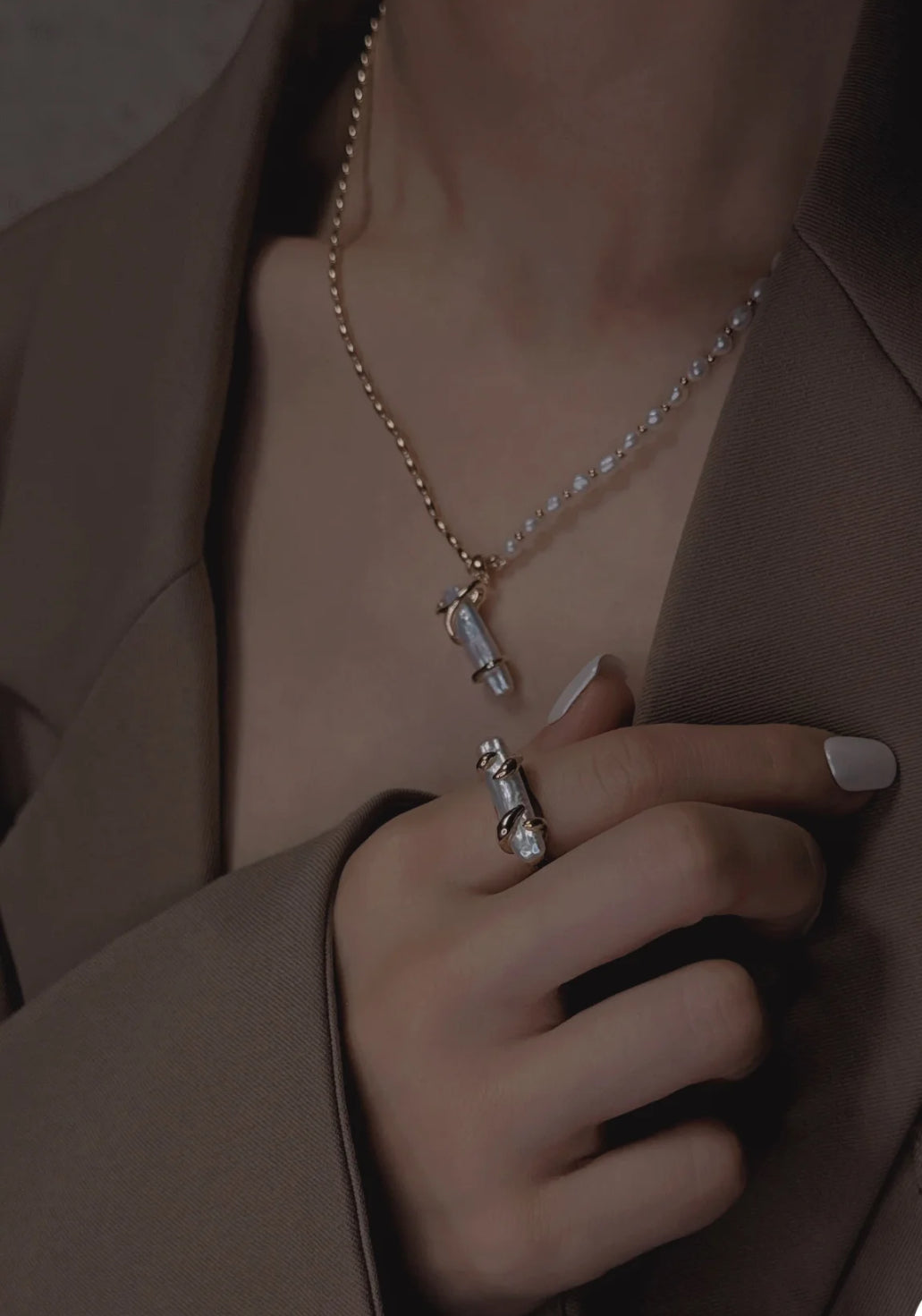 Baroque Pearl Fluid Necklace｜Natural Flow in Retro Gold & White Gold
