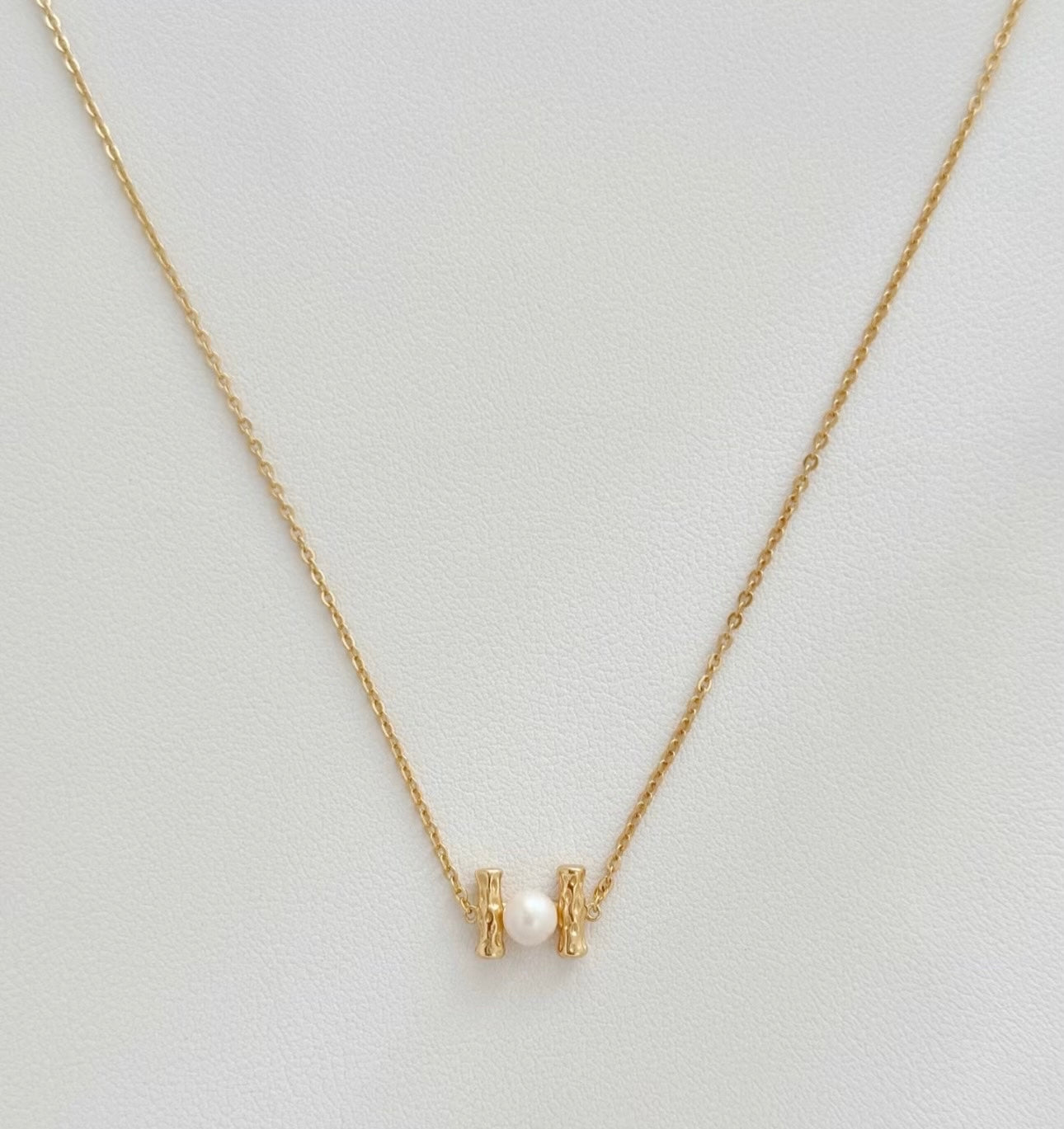 Round Pearl Pendant Necklace｜Timeless Glow in Retro Gold