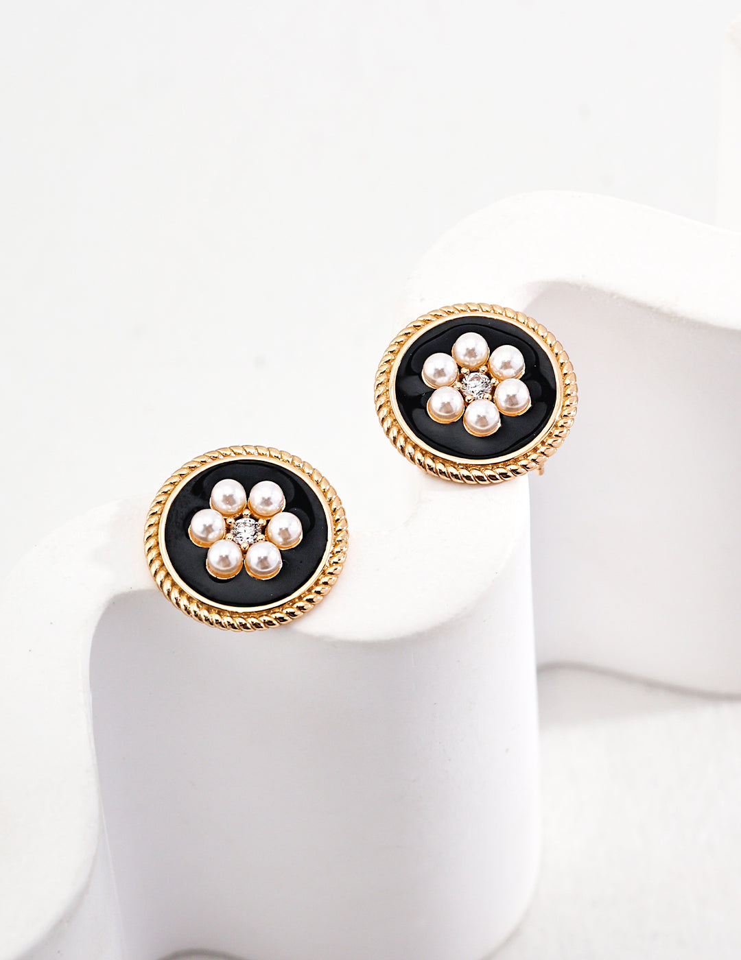 Faux Pearl Stud Earrings｜Retro Gold Vintage Floral