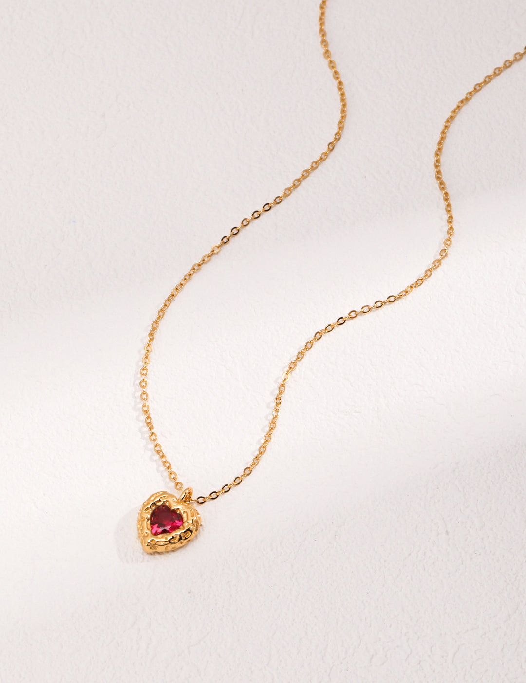 Heart-Shaped Zirconia & Synthetic Ruby Necklace｜Retro Gold Vintage Glamour