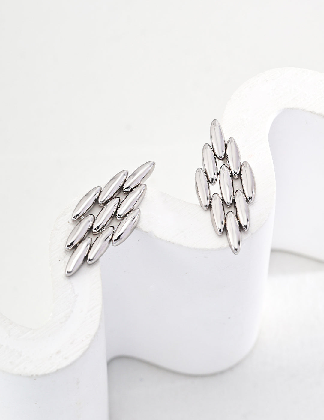 Luxurious Oval Earrings｜Retro Gold & White Gold Classic Shine