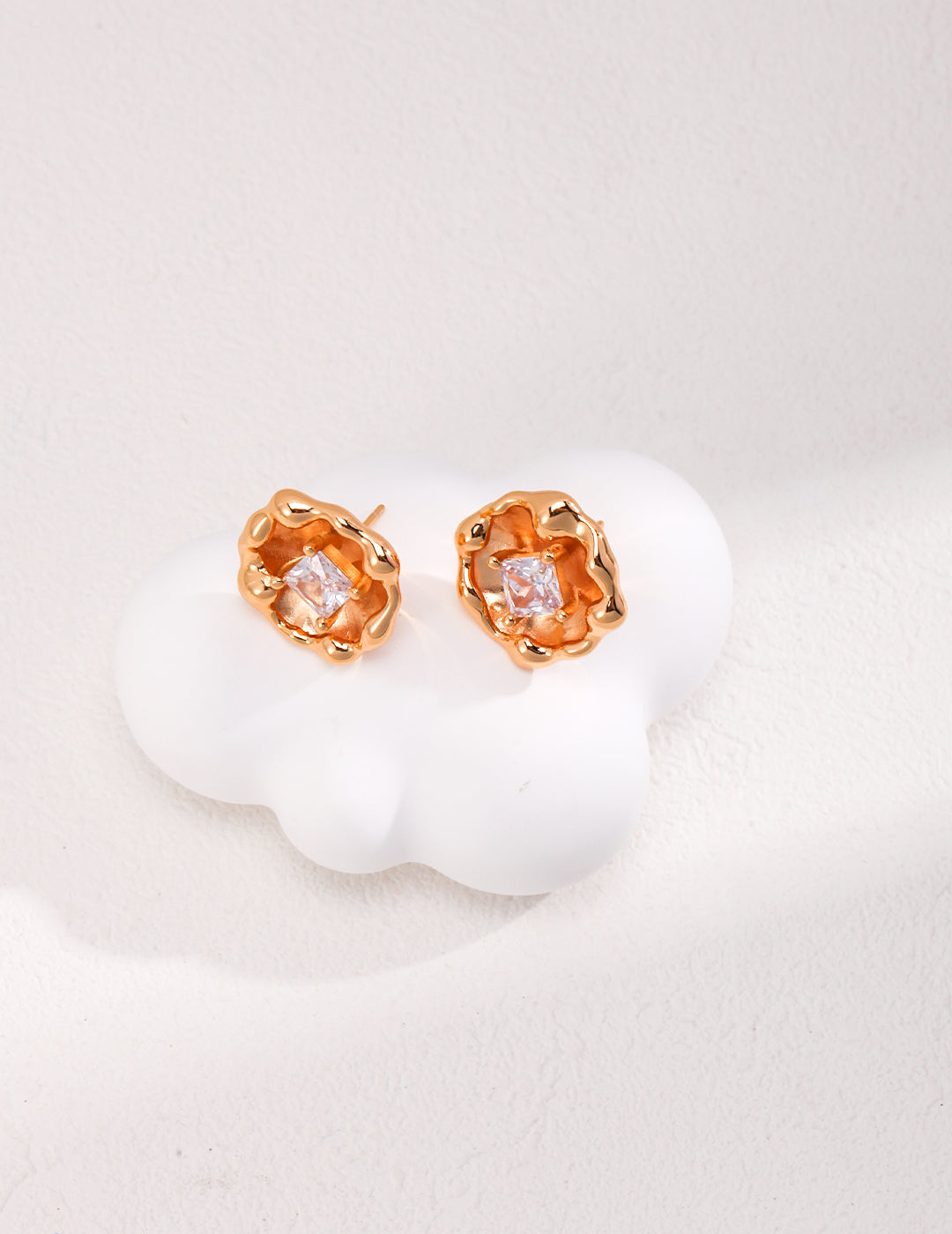 Floral Zirconia Earrings｜Princess Cut Retro Gold