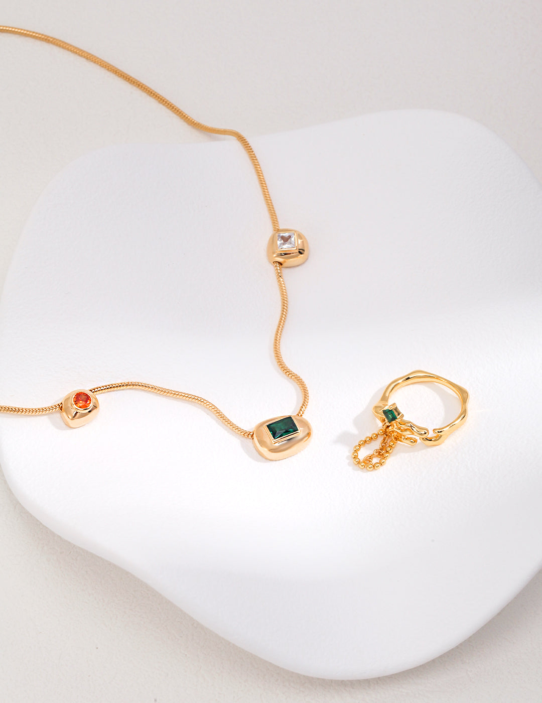 Vintage Zirconia Necklace｜Retro Gold Timeless Elegance