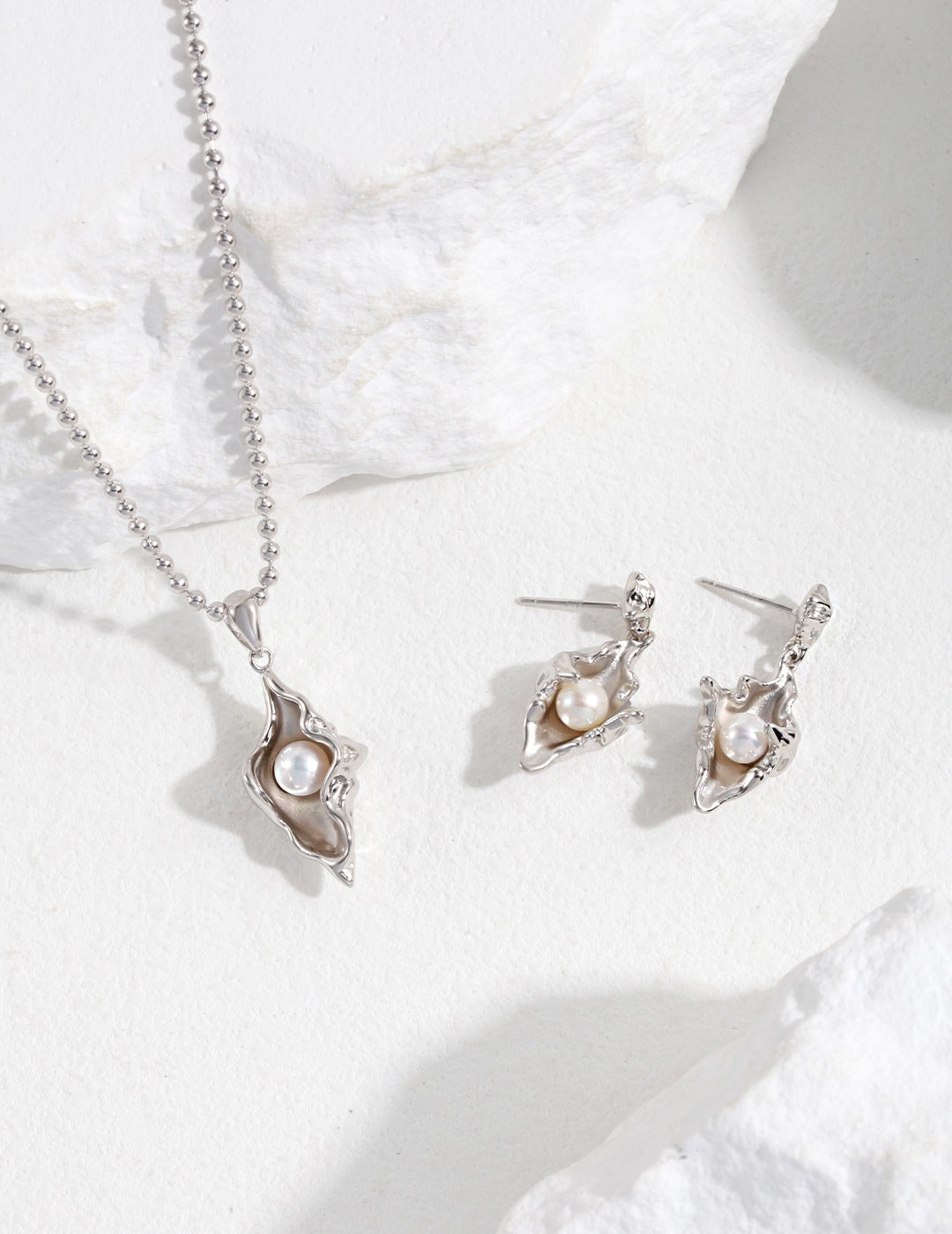 Sea Conch Design Pearl Necklace｜Retro Gold & White Gold Ocean-Inspired Elegance