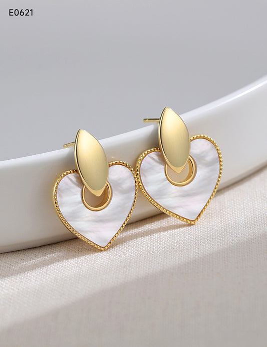Mother of Pearl Stud Earrings｜Timeless Elegance in 925 Silver