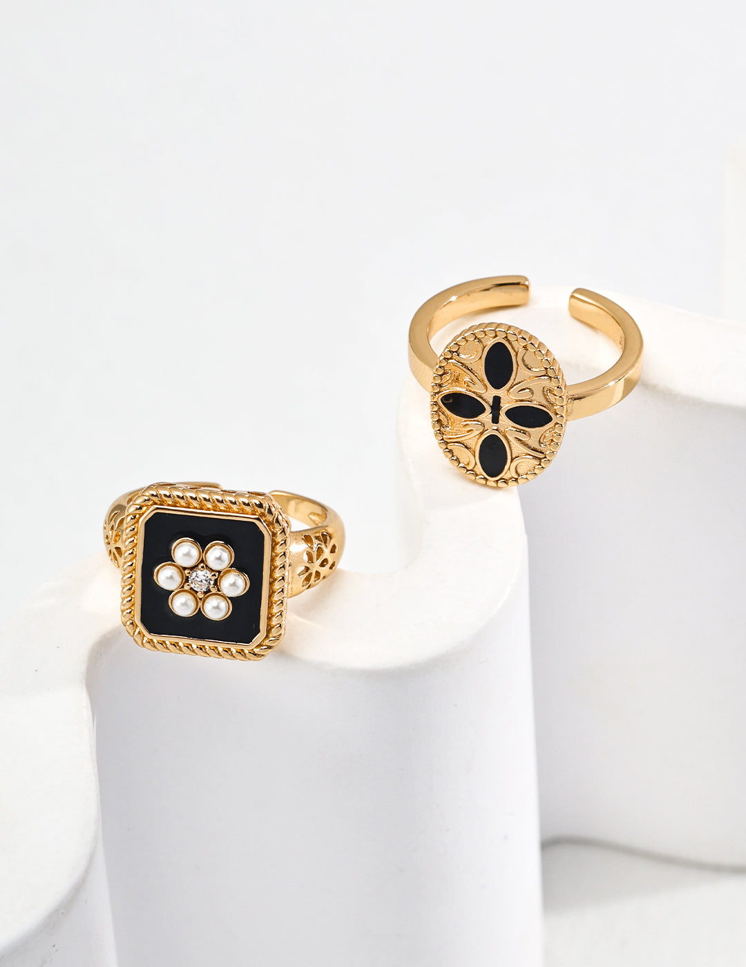 Faux Pearl & Enamel Ring｜Retro Gold Vintage Elegance