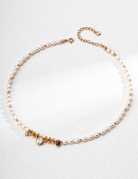 Vintage Pearl & Zirconia Necklace｜Timeless Shine in Retro Gold
