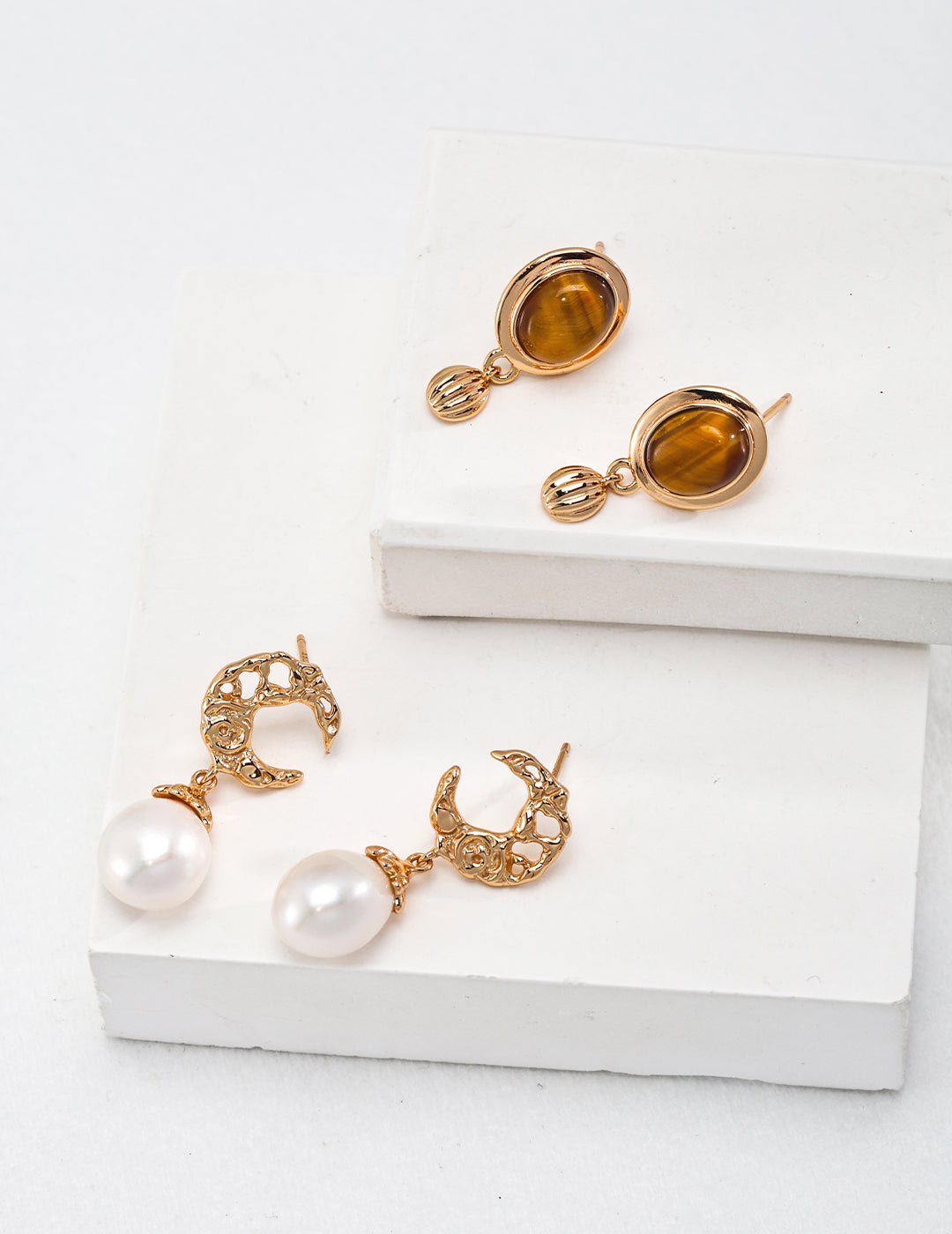 Moon-Inspired Pearl Earrings｜Celestial Glow in Vintage Gold