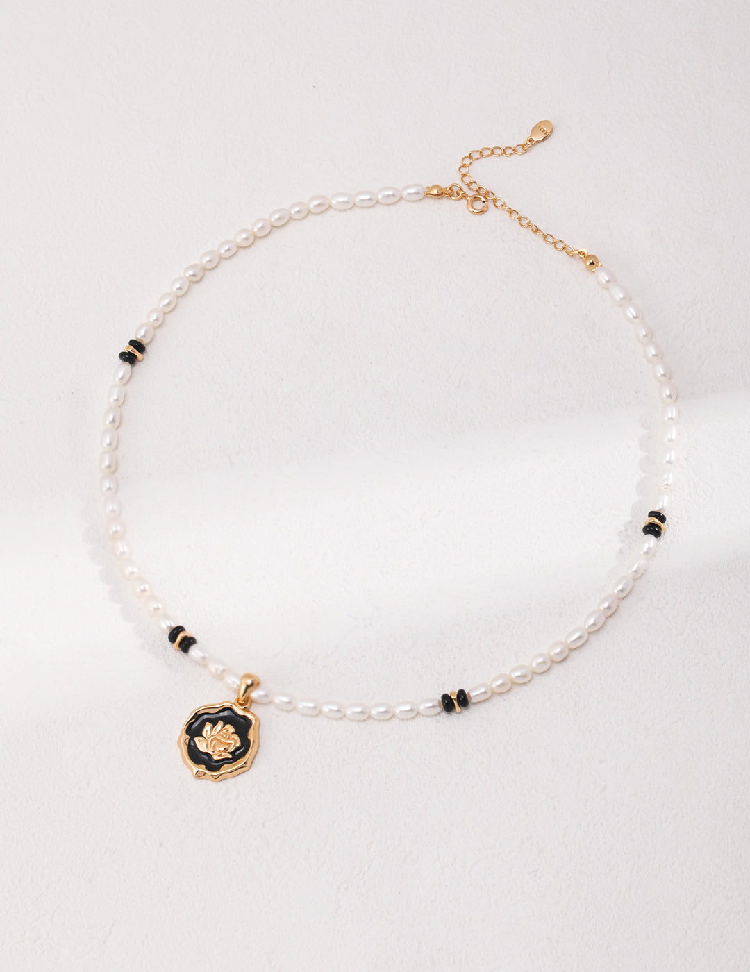 Rose & Pearl Thorn Necklace｜Chic Baroque in Vintage Gold