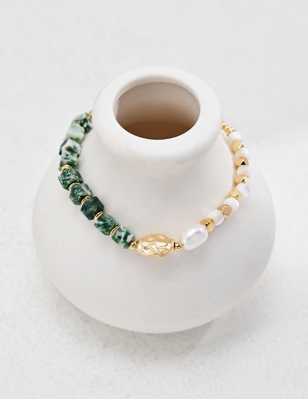 Green Gemstone & Pearl Bracelet｜Tranquil Elegance in Vintage Gold