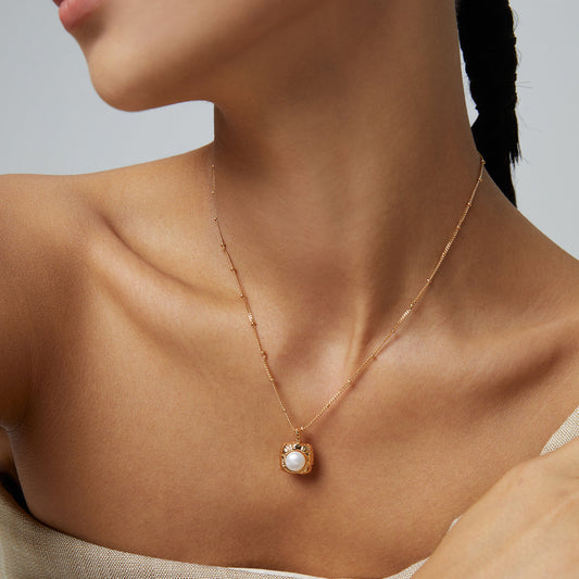 Hand-Carved Pearl Necklace｜Artisan Elegance in Retro Gold